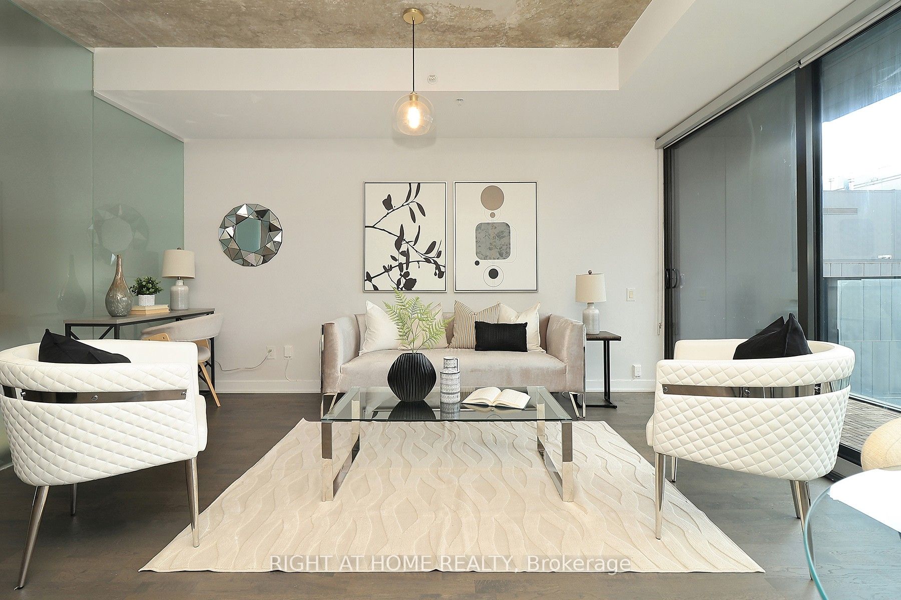 629 King Street W 1112, Toronto, ON M5V 0G9 photo 2