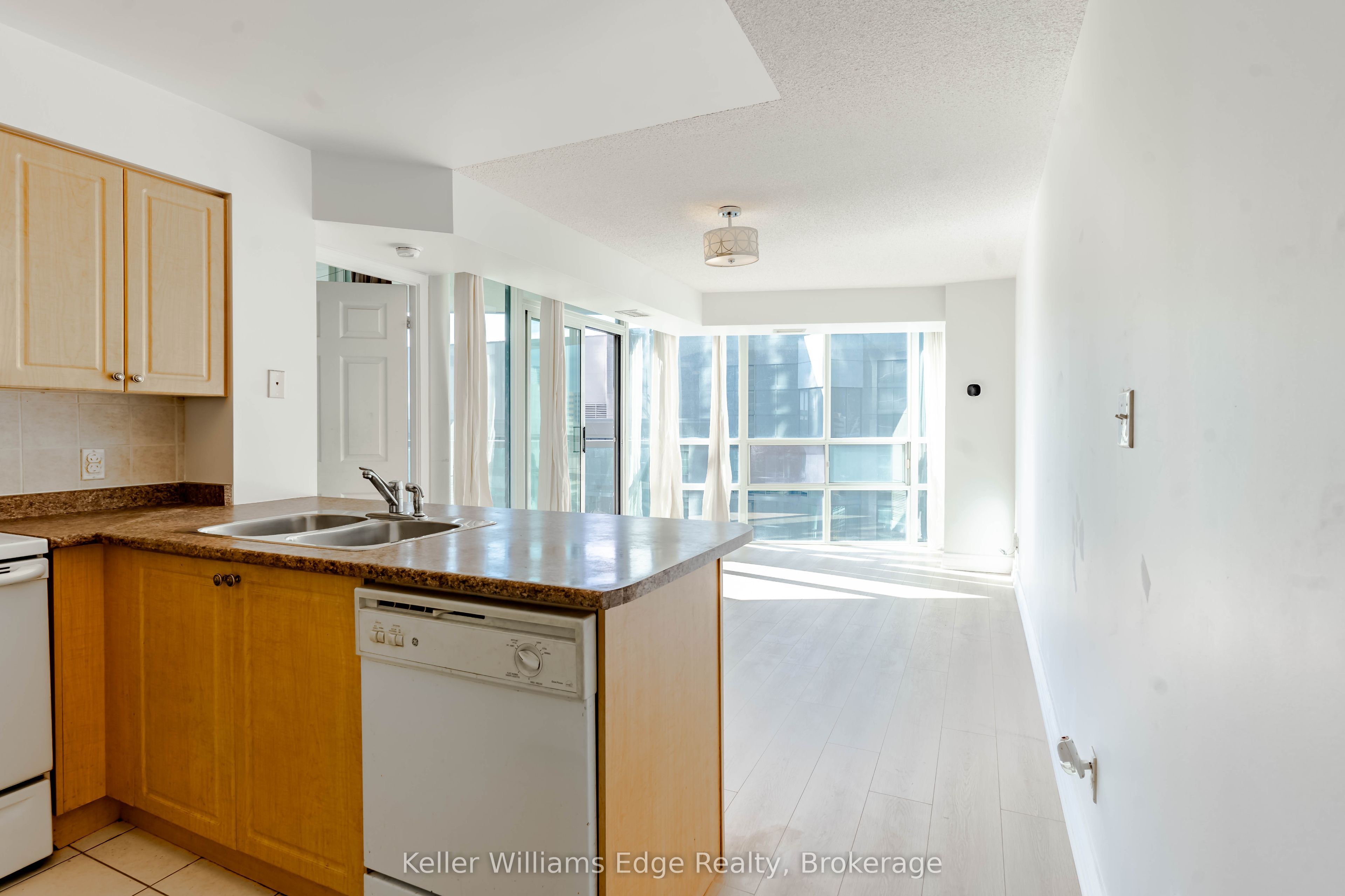30 Grand Trunk Crescent W 2001, Toronto, ON M5J 3A4 photo 5