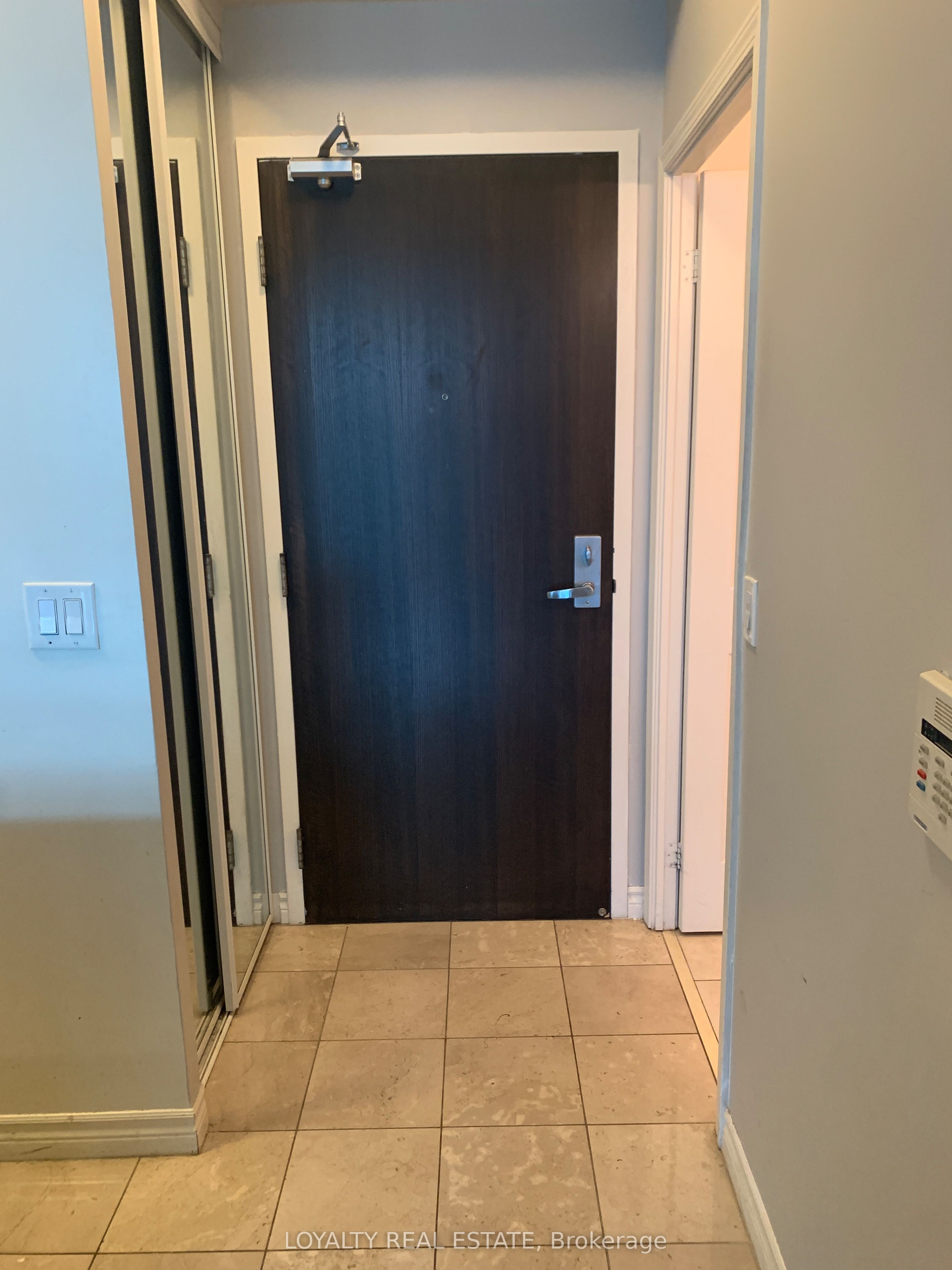 19 Grand Trunk Crescent 309, Toronto, ON M5J 3A3 photo 2