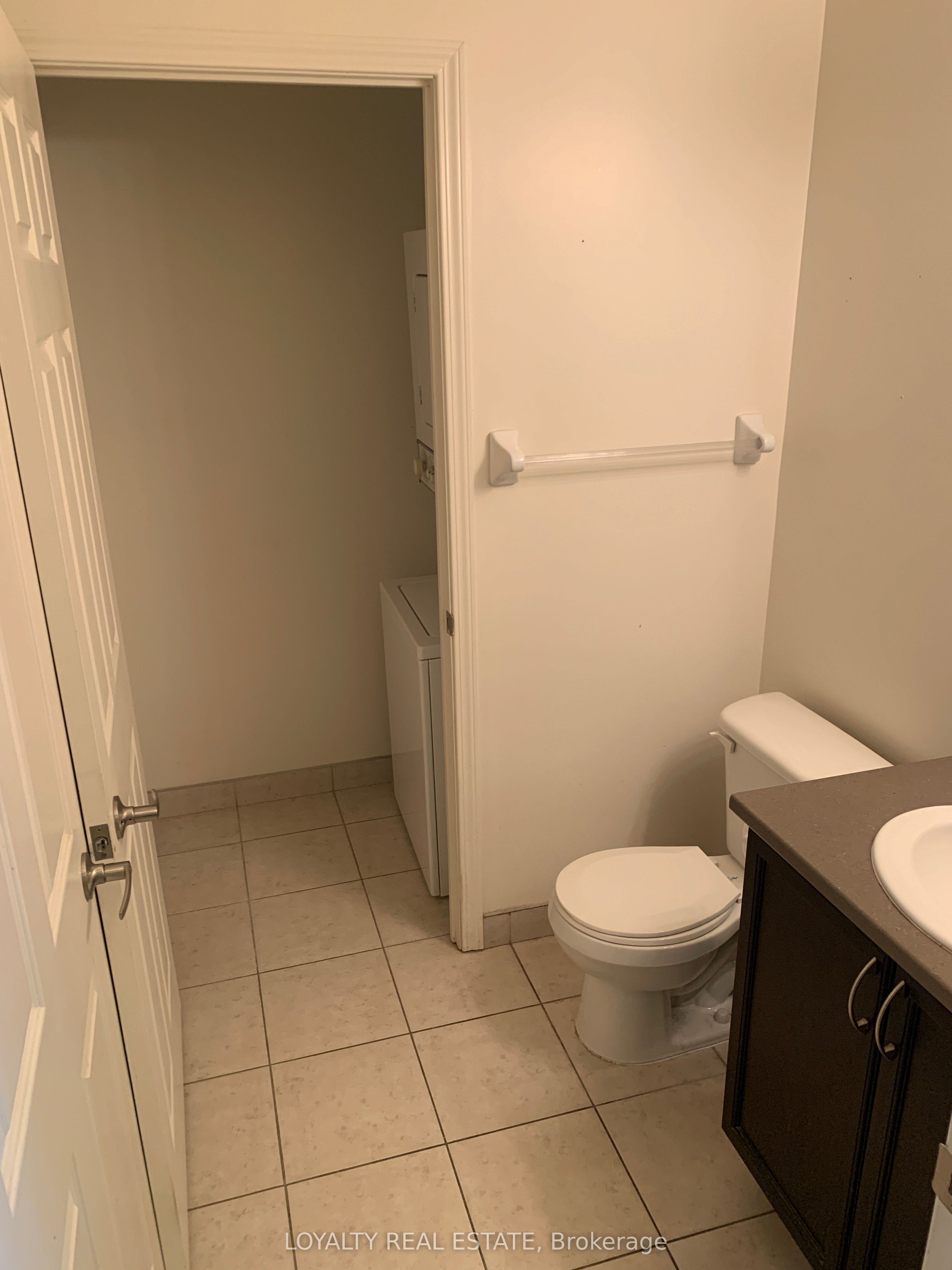 19 Grand Trunk Crescent 309, Toronto, ON M5J 3A3 photo 3