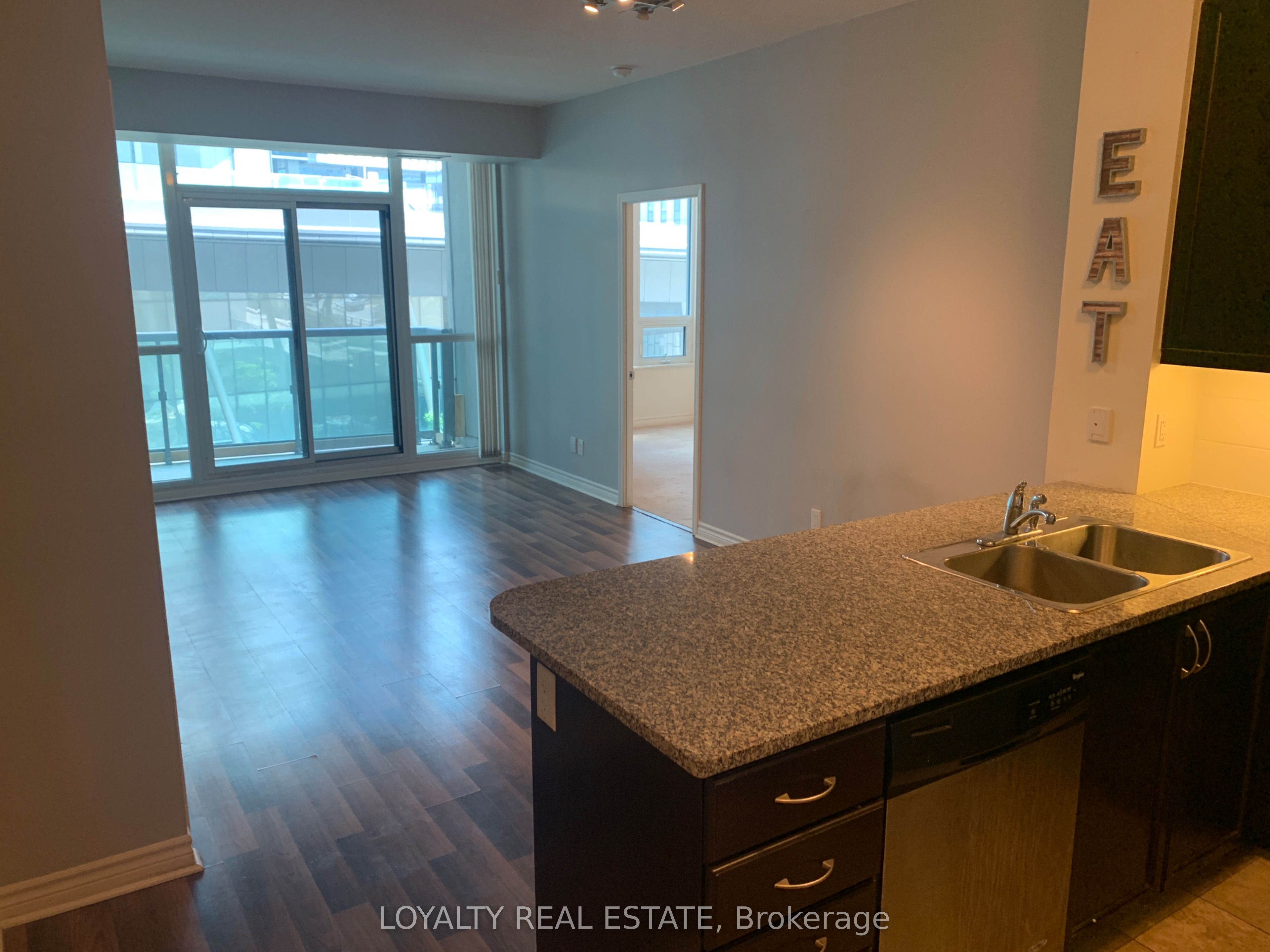 19 Grand Trunk Crescent 309, Toronto, ON M5J 3A3 photo 4