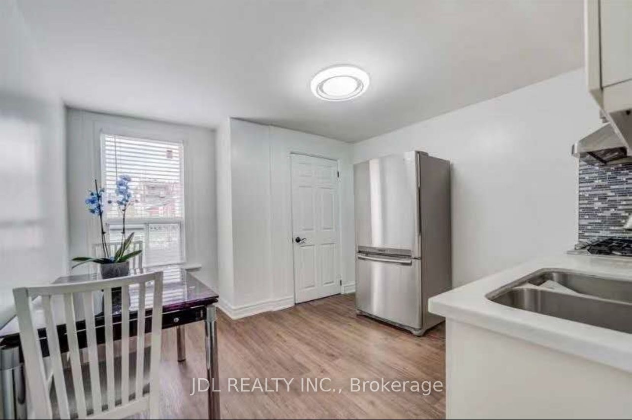 60 Grange Ave Toronto M5T 1C9 Avenue Suite A, 2nd Floor, Toronto, ON M5T 1C9 photo 4