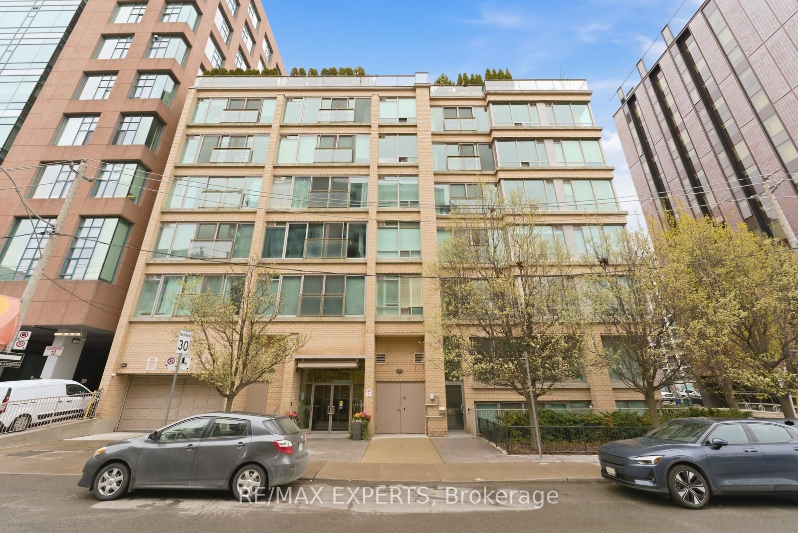 50 Camden Street 707, Toronto, ON M5V 3N1 photo 3