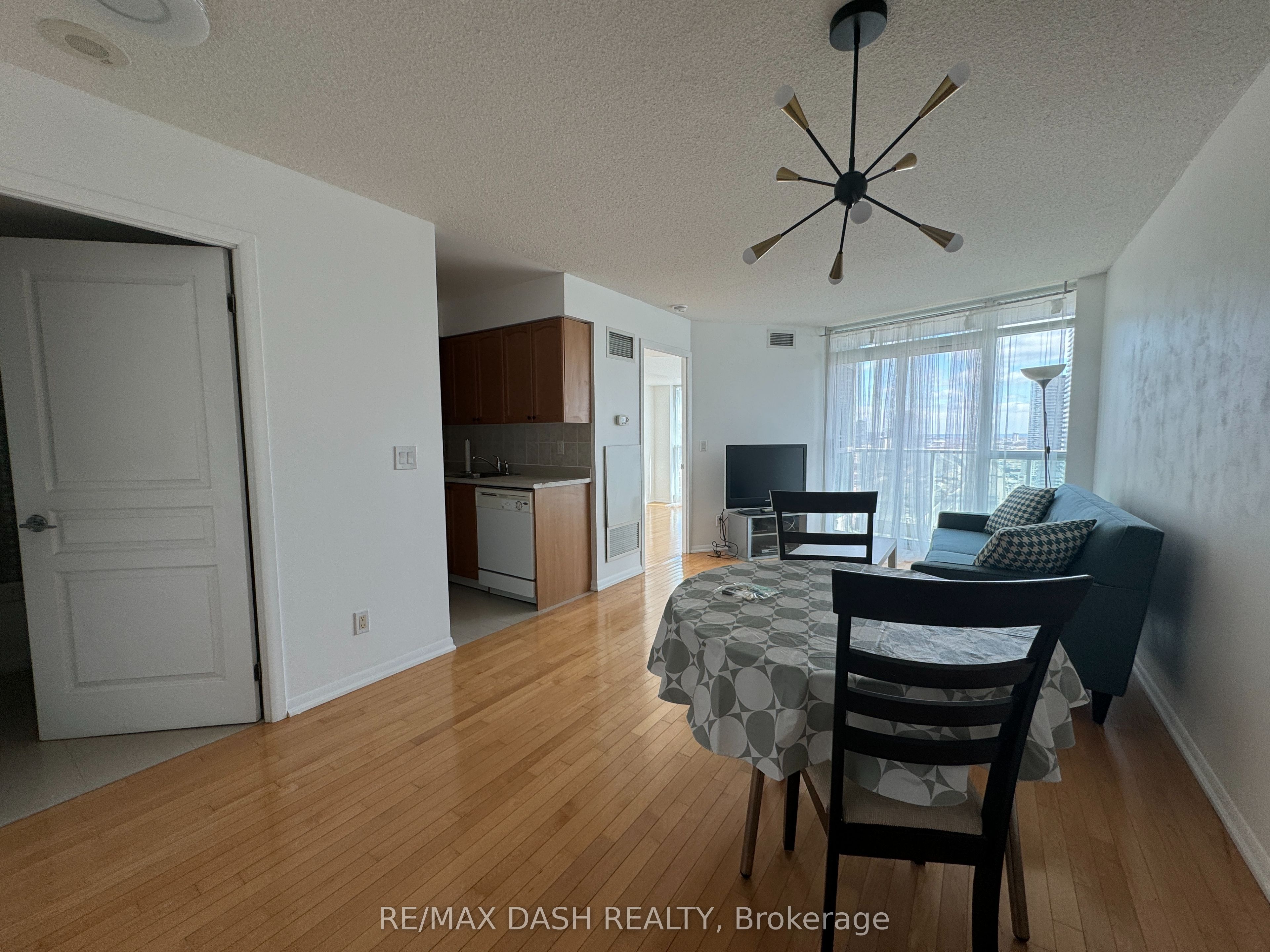 18 Yonge Street 2809, Toronto, ON M5E 1Z8 photo 3