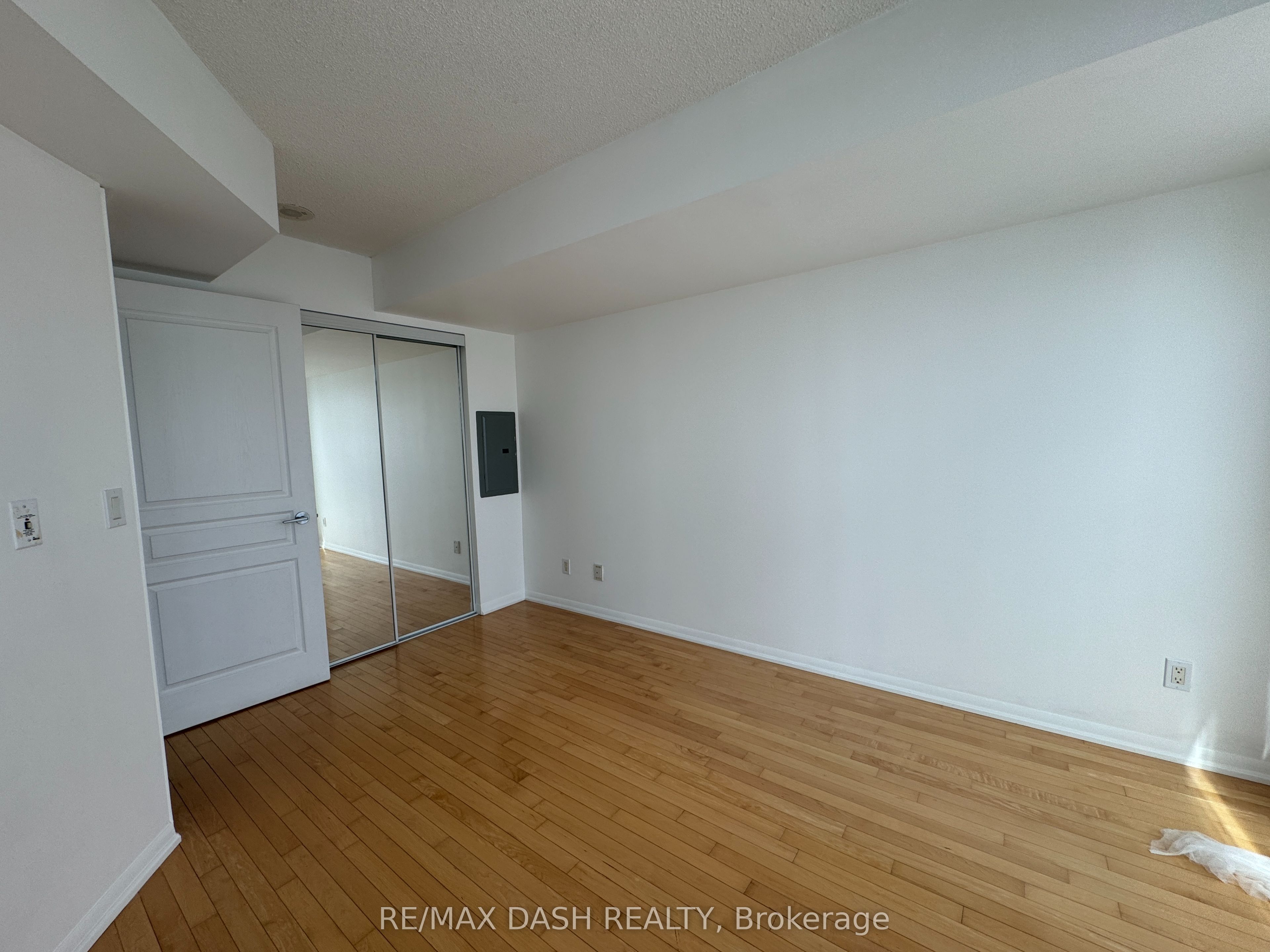 18 Yonge Street 2809, Toronto, ON M5E 1Z8 photo 5