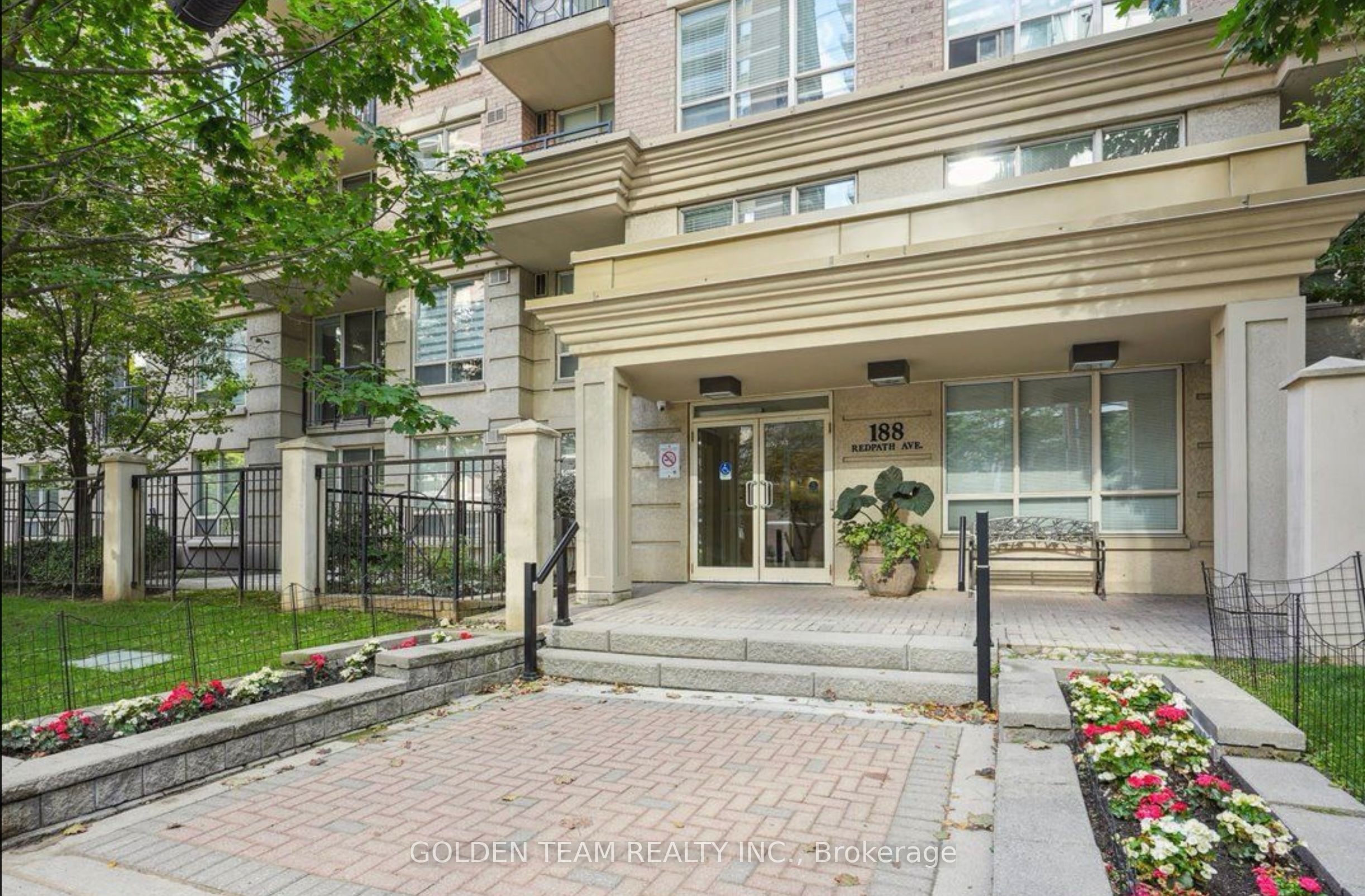 188 Redpath Avenue 209, Toronto, ON M4P 3J2