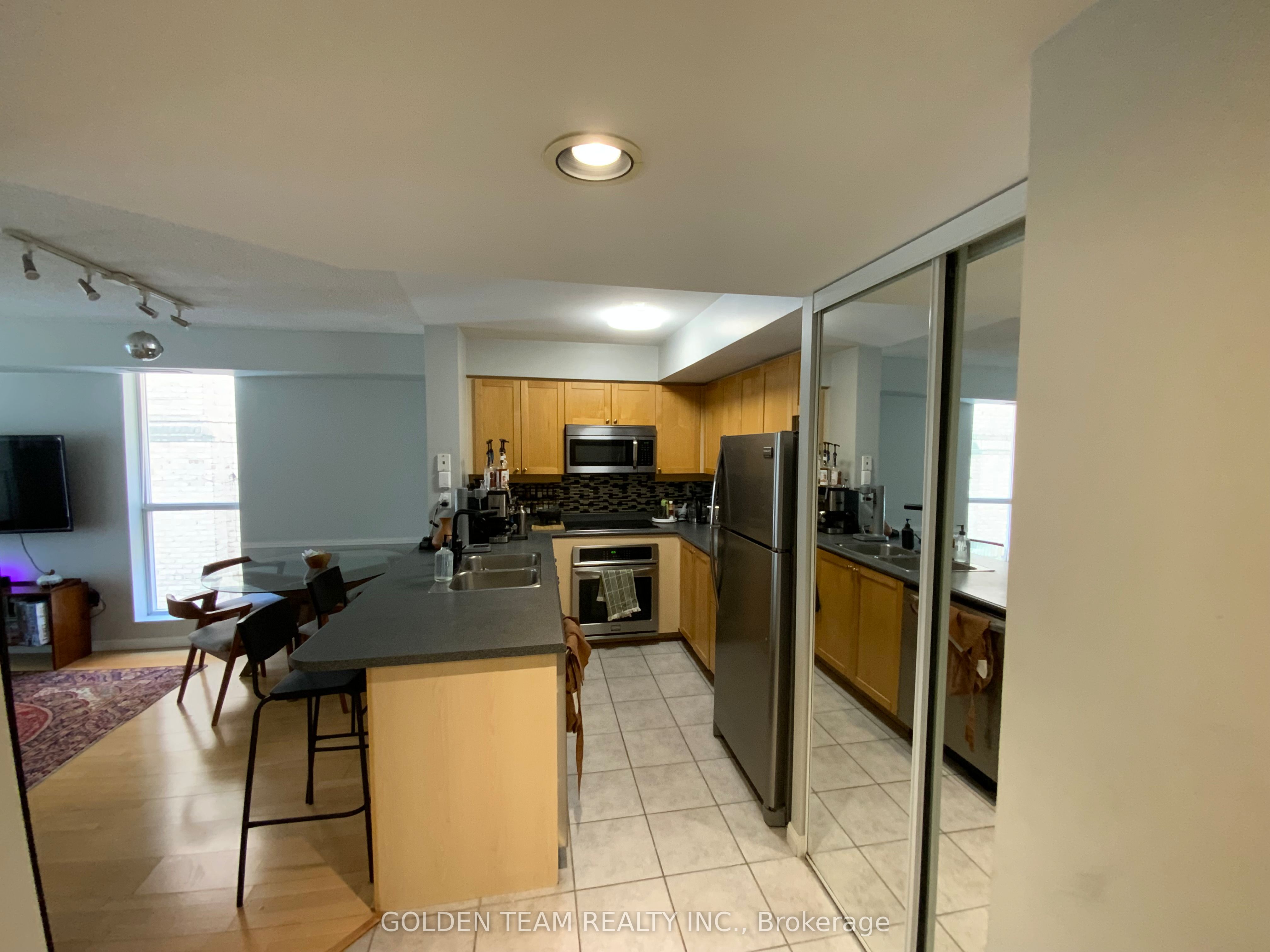 188 Redpath Avenue 209, Toronto, ON M4P 3J2 photo 2