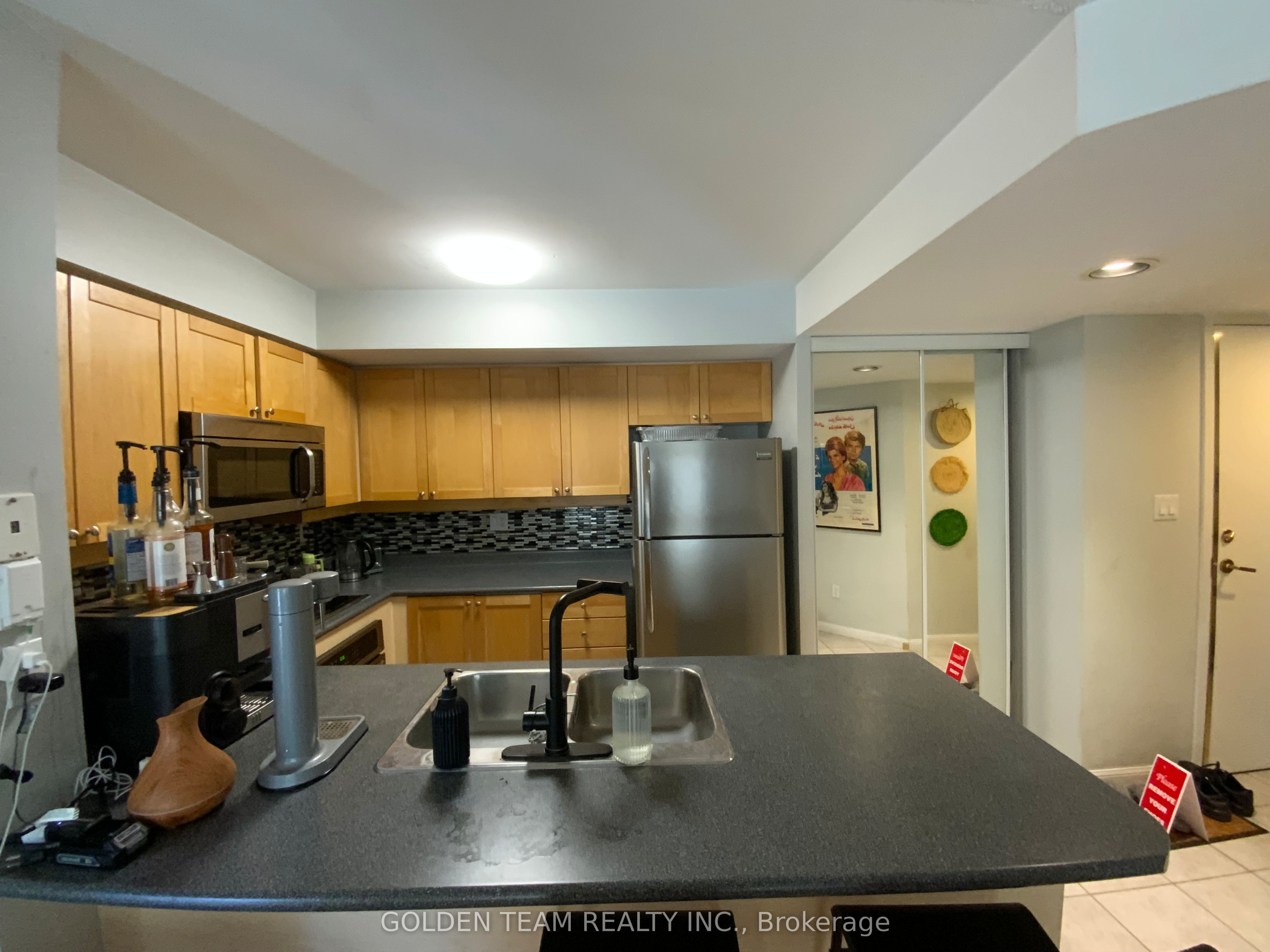 188 Redpath Avenue 209, Toronto, ON M4P 3J2 photo 3