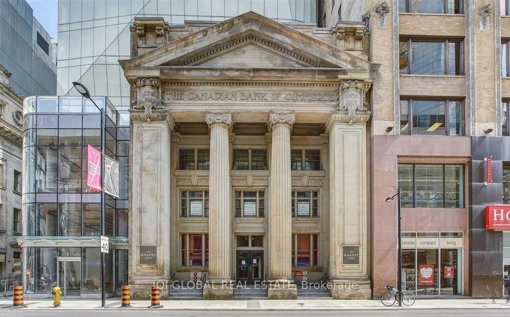 197 Yonge Street 2407, Toronto, ON M5B 1M4 photo 2