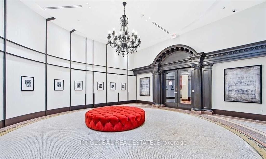 197 Yonge Street 2407, Toronto, ON M5B 1M4 photo 5