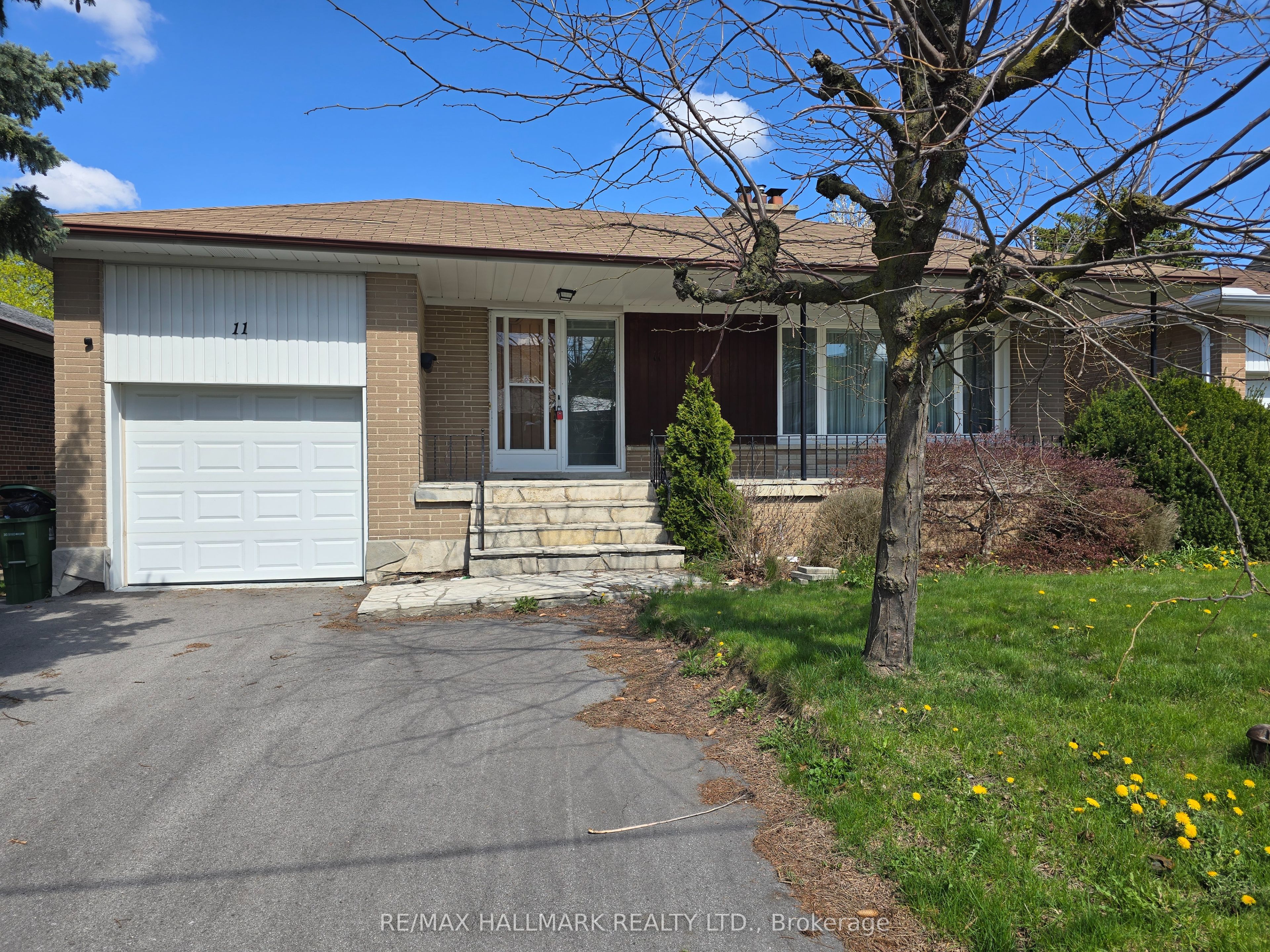 11 Bowerbank Drive, Toronto, ON M2M 1Z9