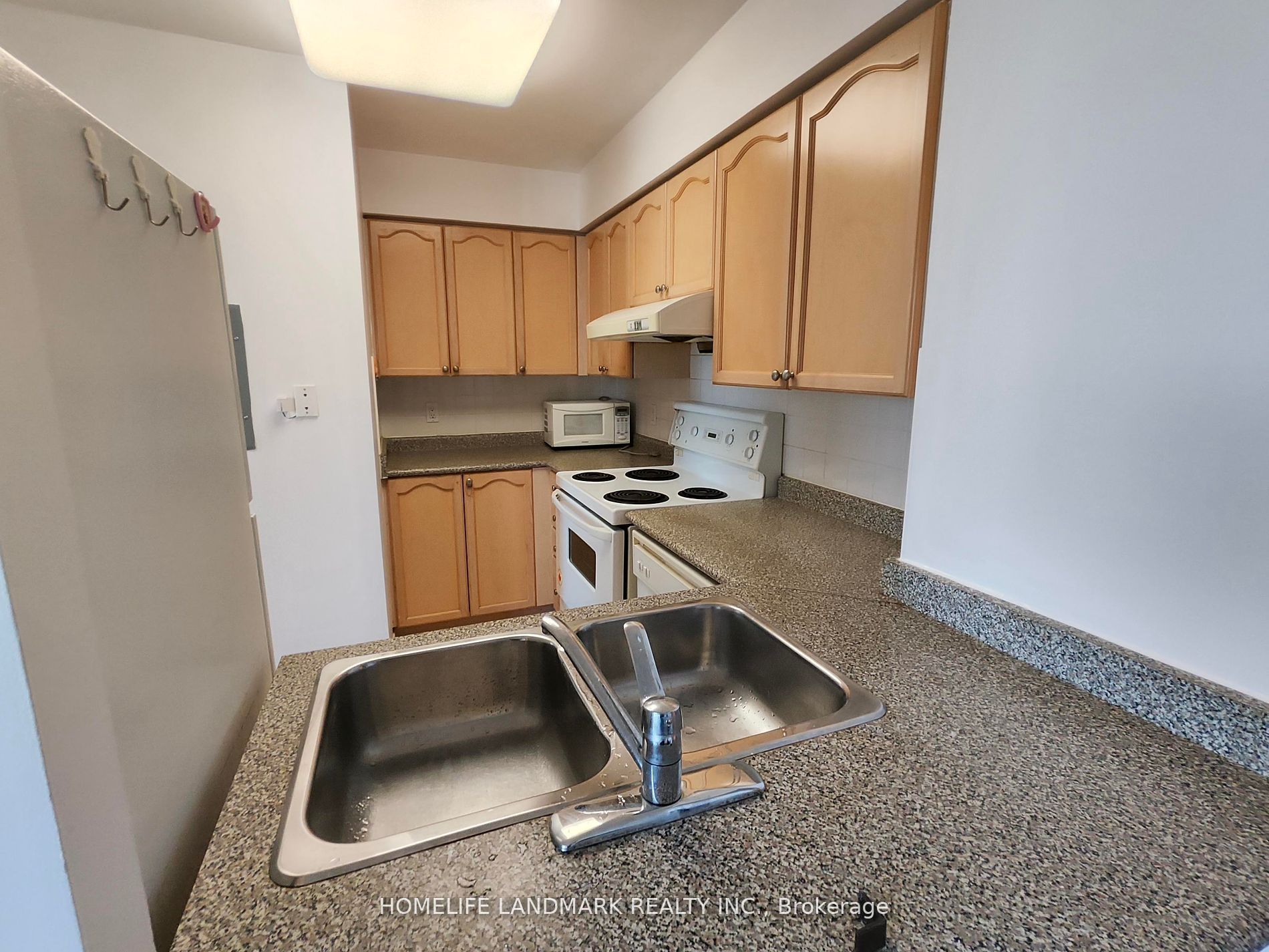 8 Hillcrest Avenue 1711, Toronto, ON M2N 6Y6 photo 4