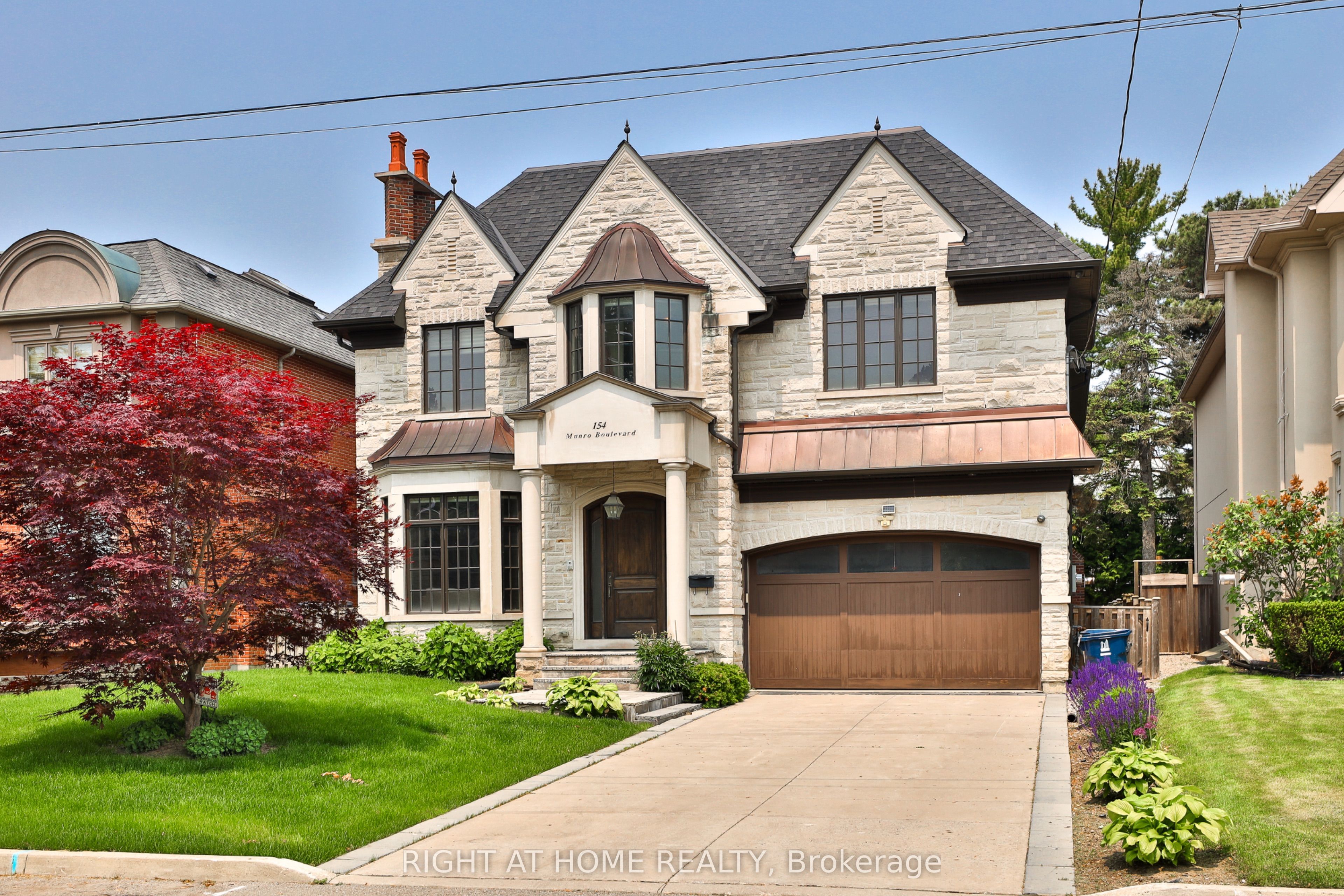 154 Munro Boulevard, Toronto, ON M2P 1C8
