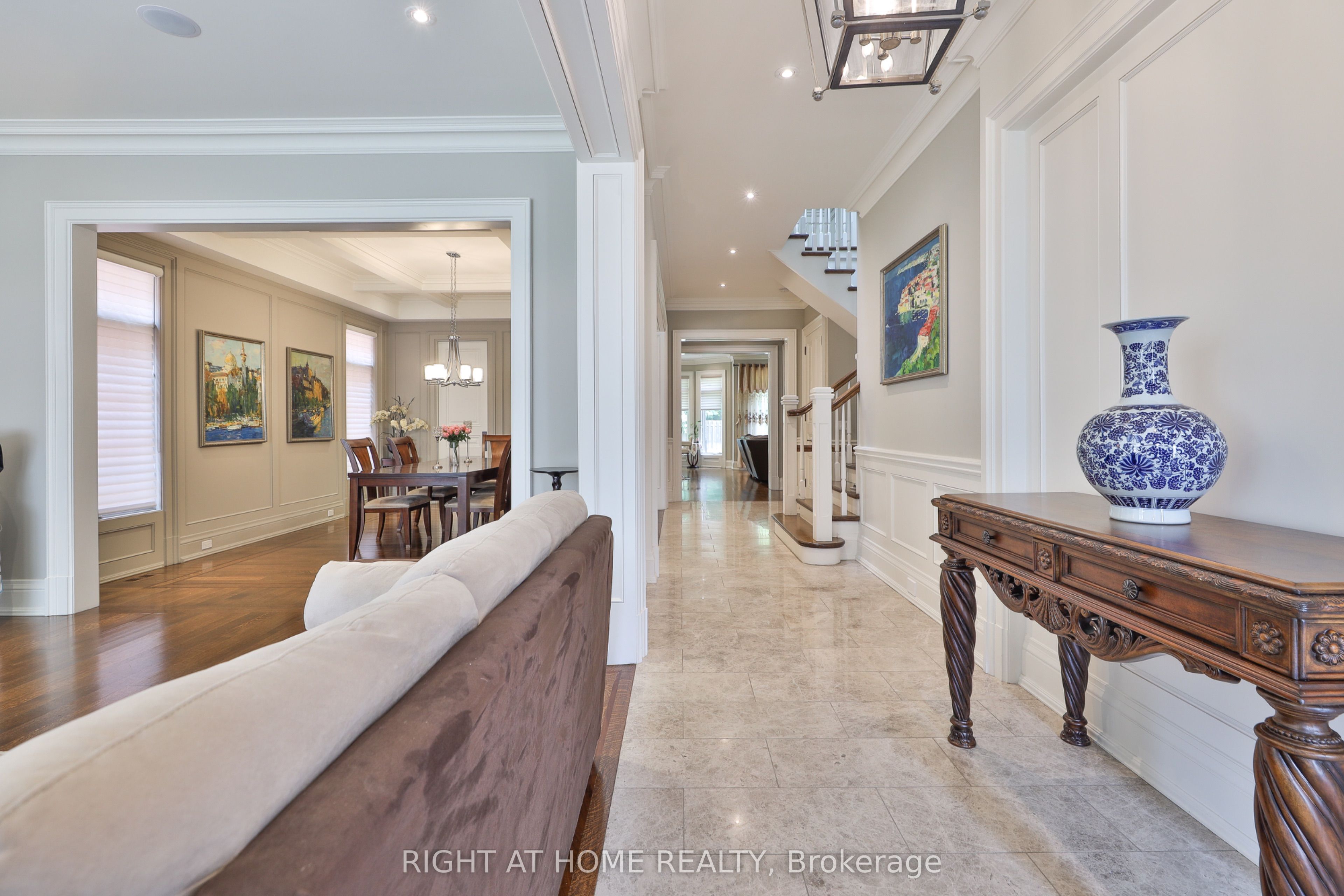 154 Munro Boulevard, Toronto, ON M2P 1C8 photo 2