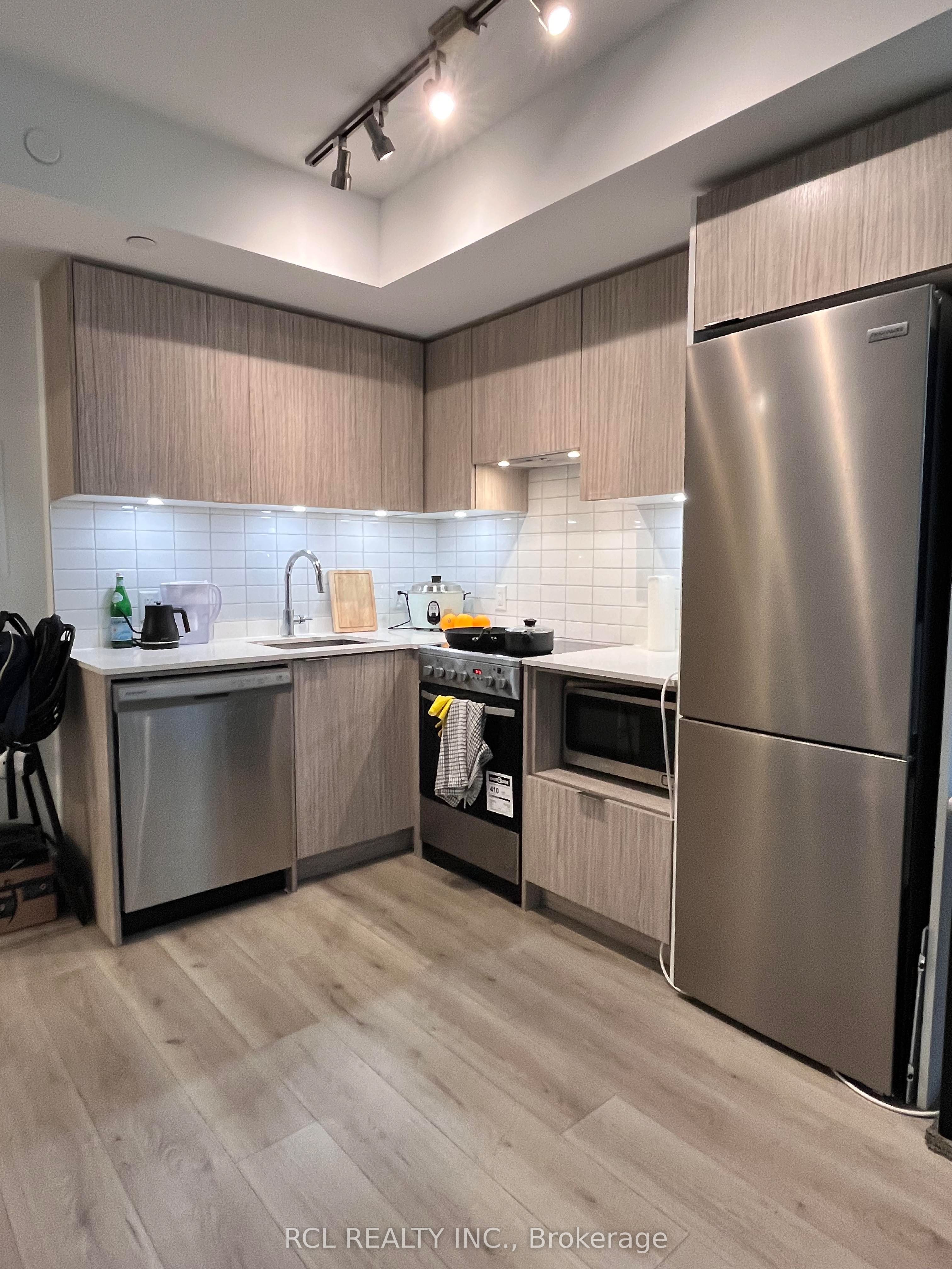 395 Bloor Street E 1204, Toronto, ON M4W 0B4 photo 2