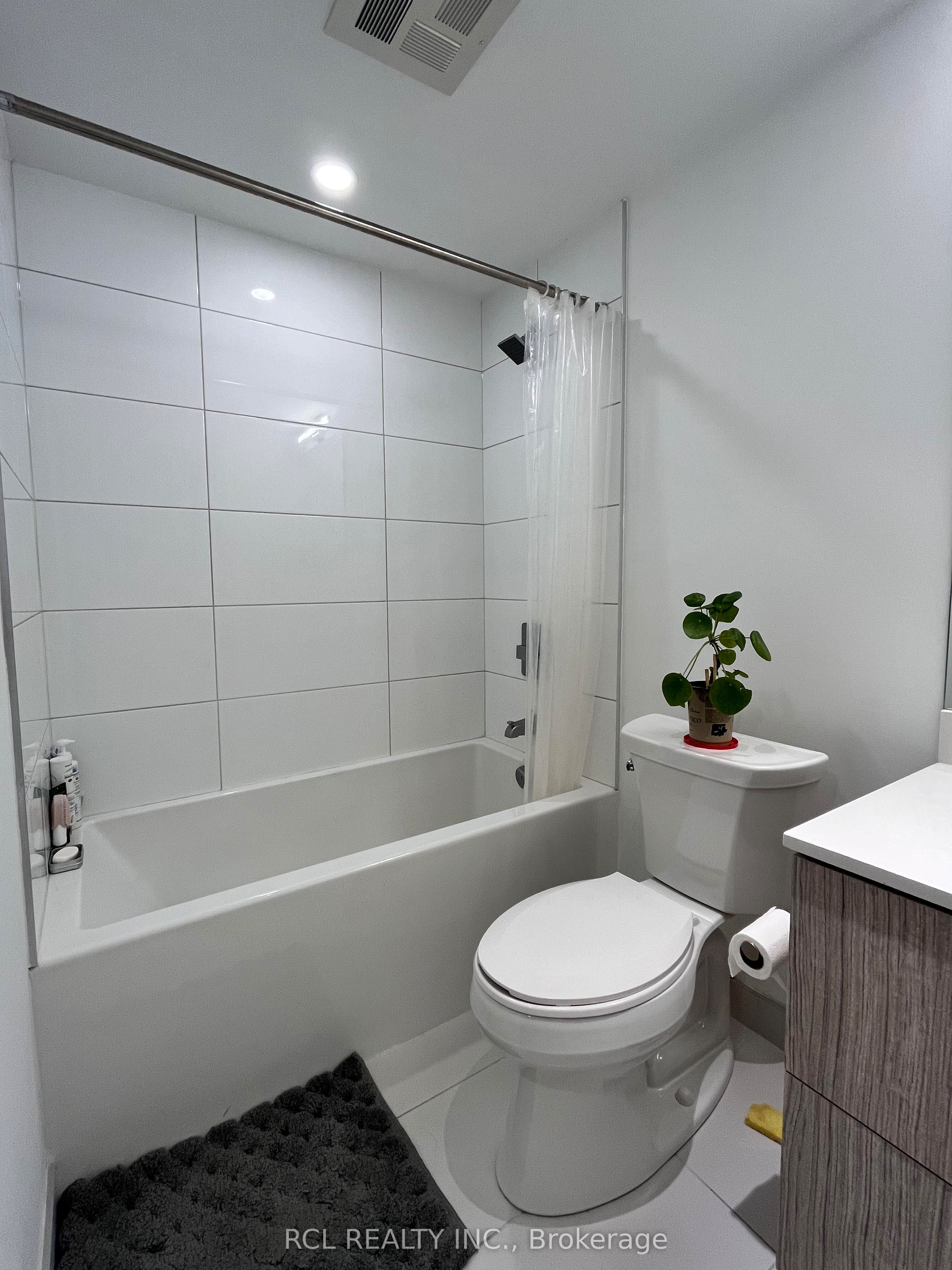 395 Bloor Street E 1204, Toronto, ON M4W 0B4 photo 4
