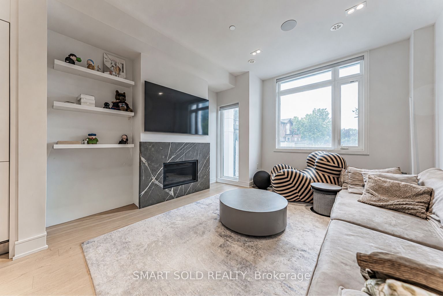 9 Flax Field Lane, Toronto, ON M2N 0L5
