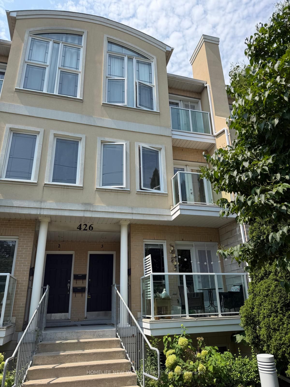 426 Kenneth Avenue 3, Toronto, ON M2N 4W3