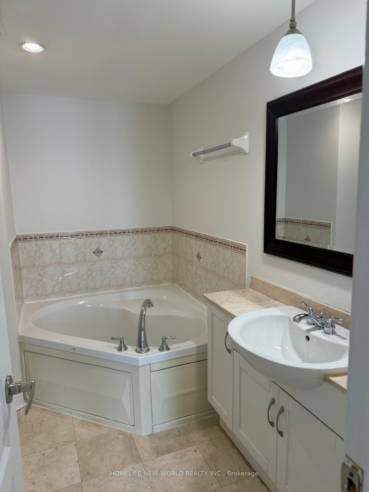 426 Kenneth Avenue 3, Toronto, ON M2N 4W3 photo 4