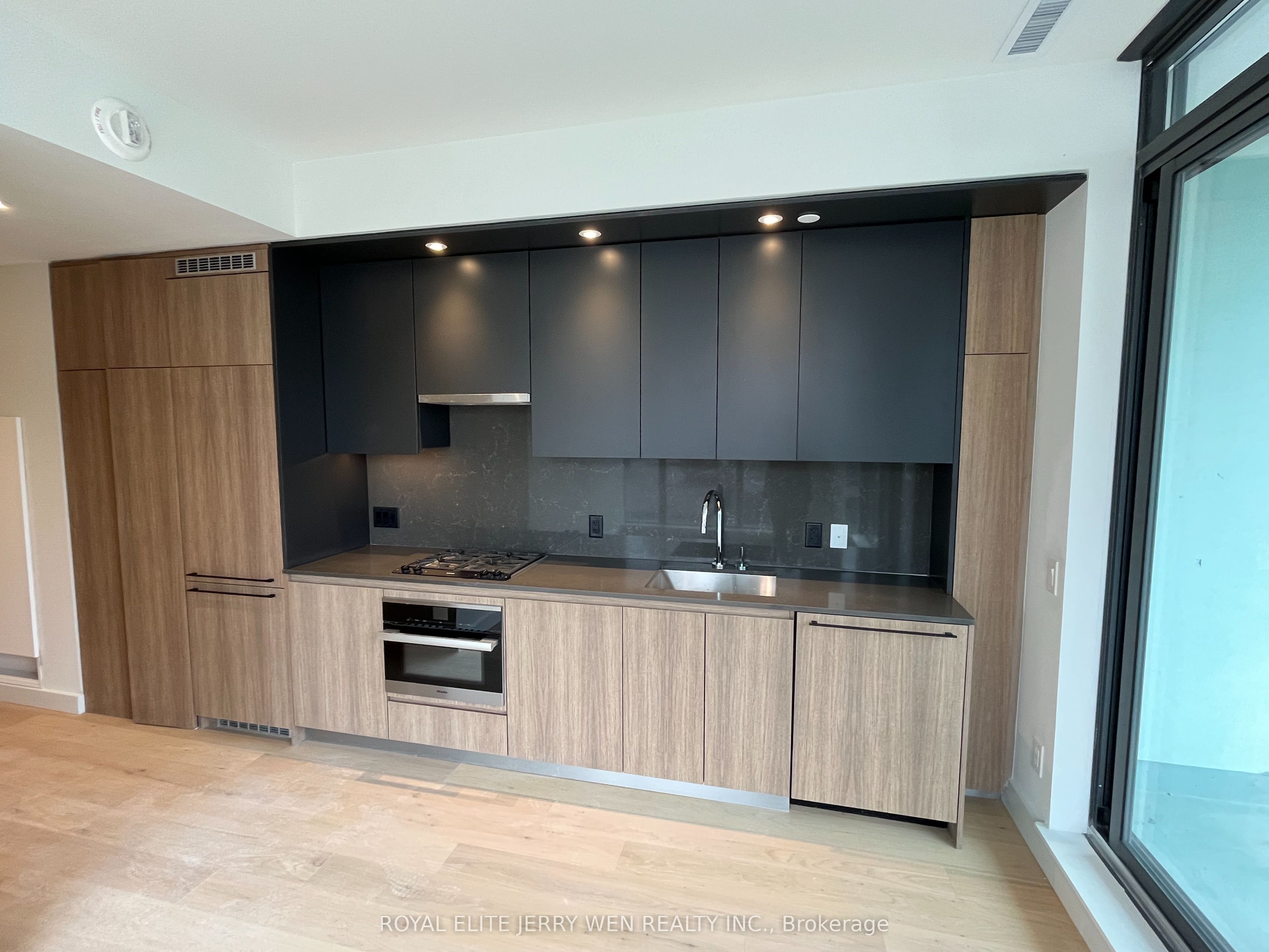 81 Wellesley Street E 303, Toronto, ON N5V 1J6 photo 4