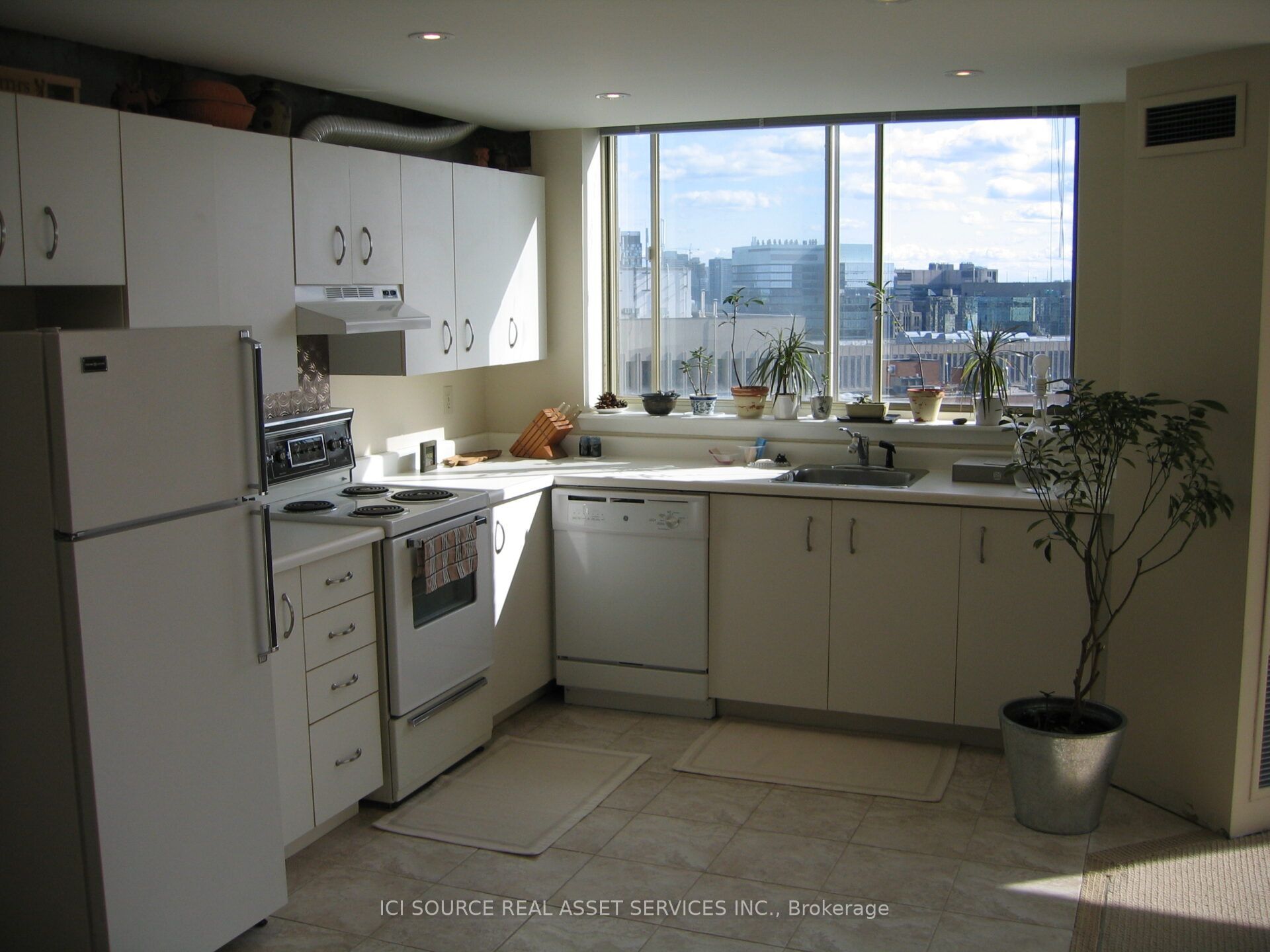 44 St Joseph Street 2514, Toronto, ON M4Y 2W4 photo 3