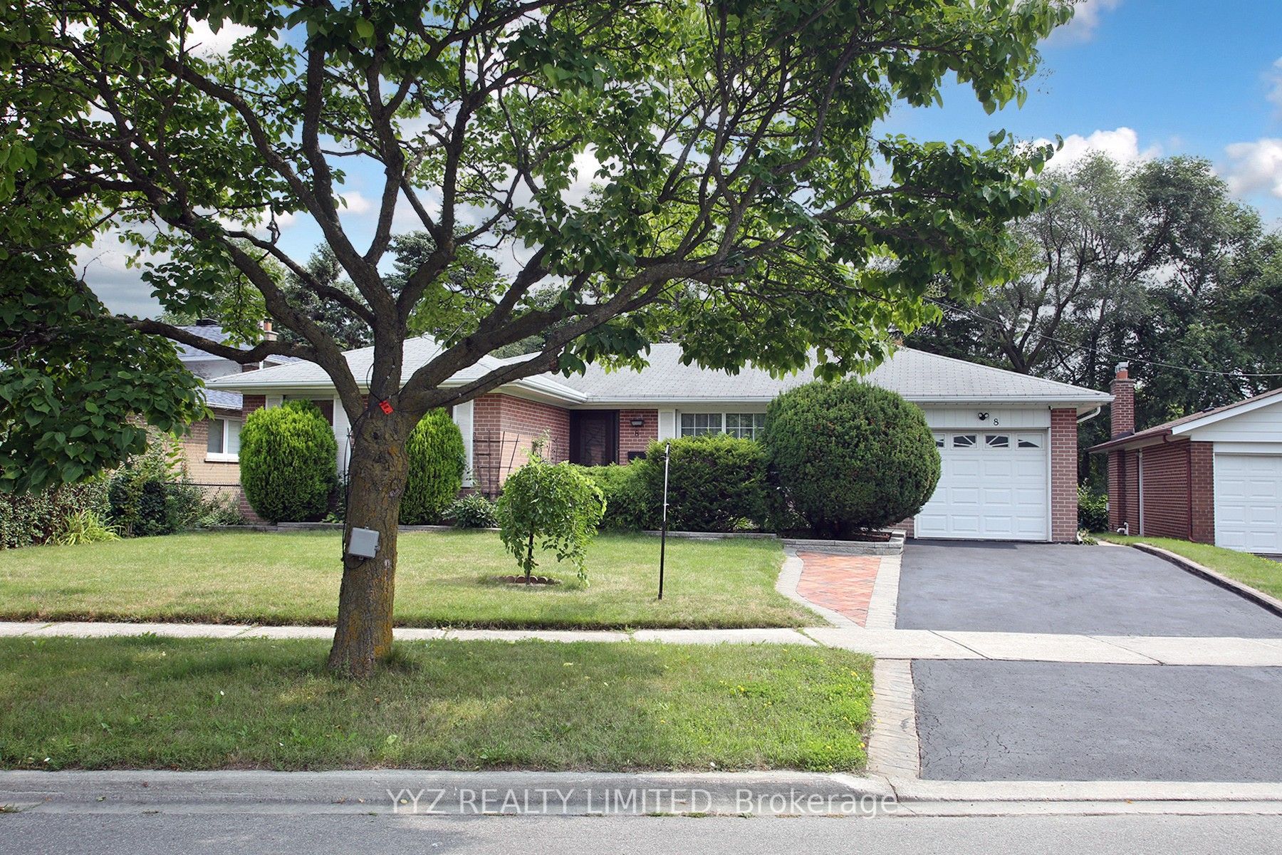 8 Snowcrest Avenue, Toronto, ON M2K 2K6
