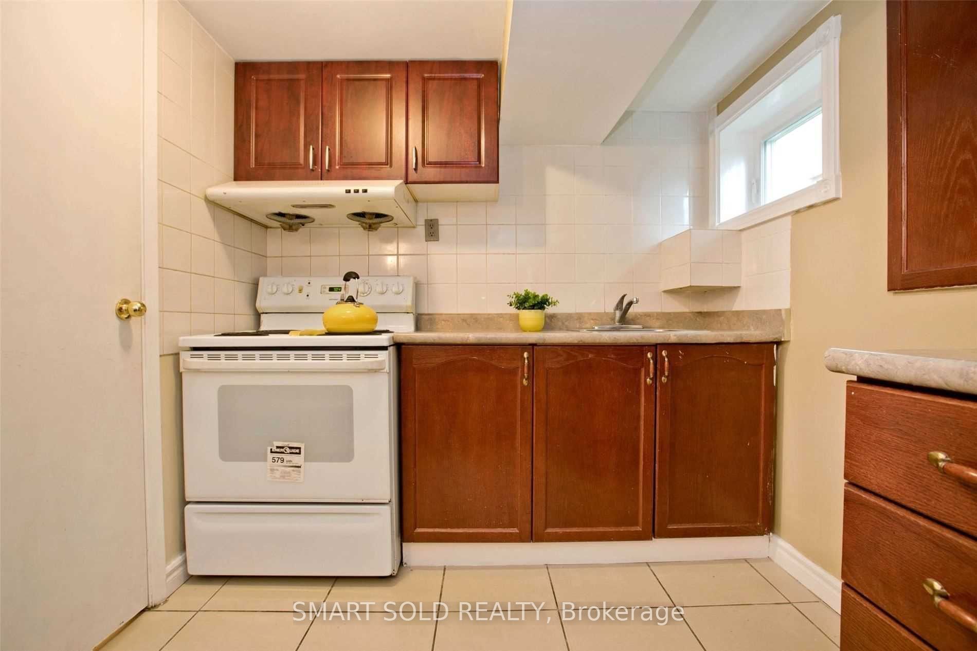 40 Mintwood Drive Upper, Toronto, ON M2M 3A7 photo 4
