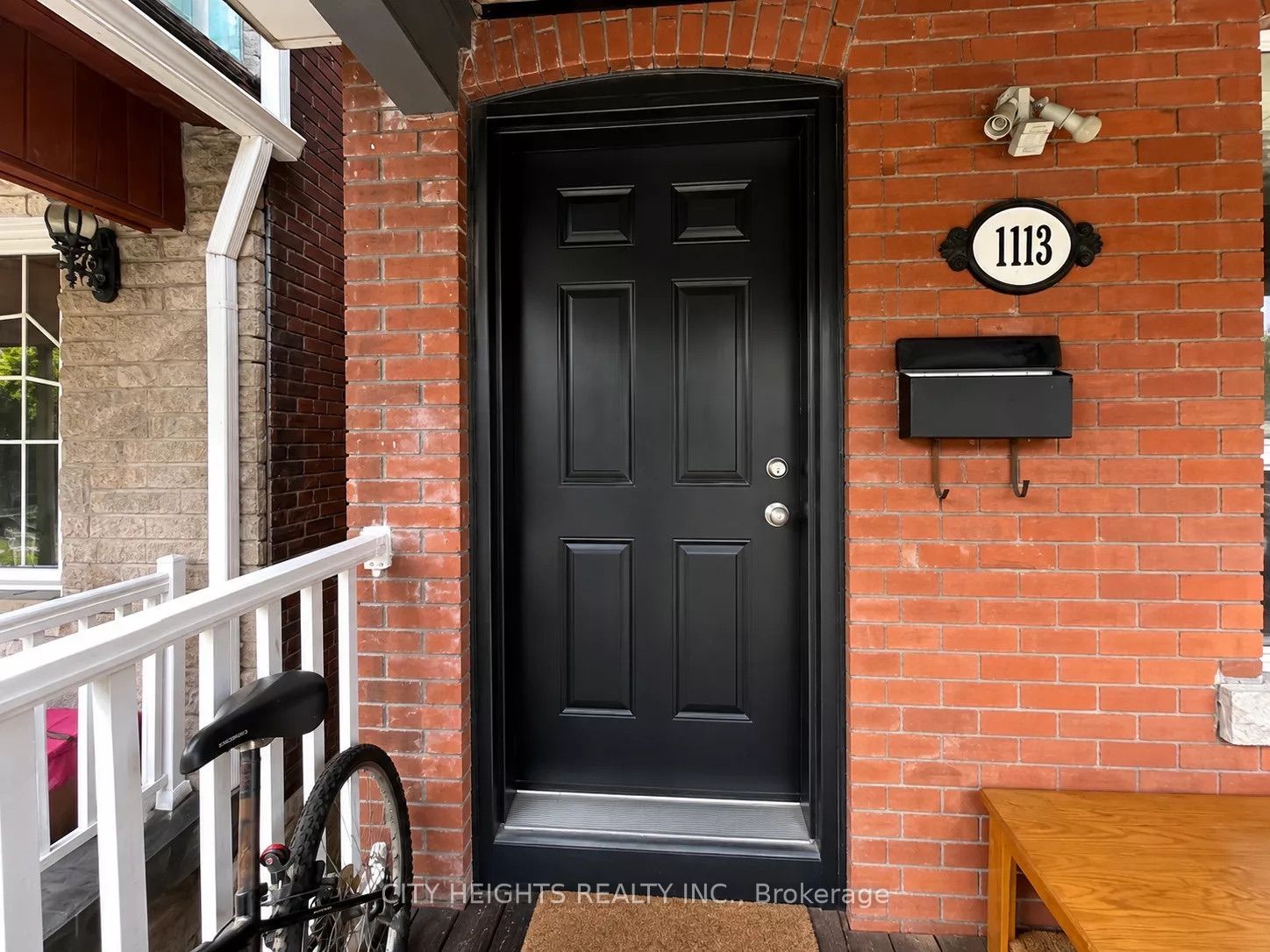 1113 Davenport Road 4, Toronto, ON M6G 2C3 photo 2