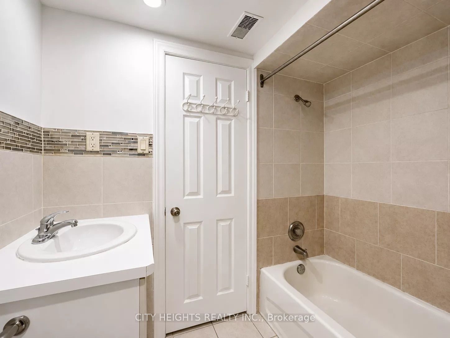 1113 Davenport Road 4, Toronto, ON M6G 2C3 photo 4
