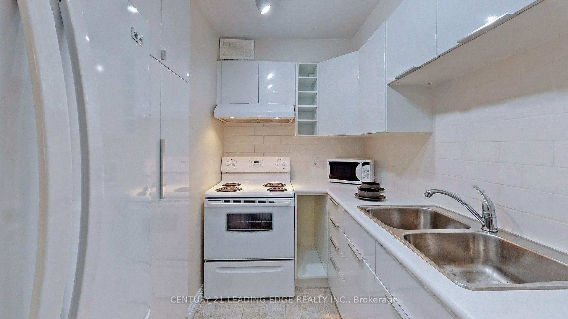 335 Lonsdale Road 109, Toronto, ON M5P 1R4 photo 4
