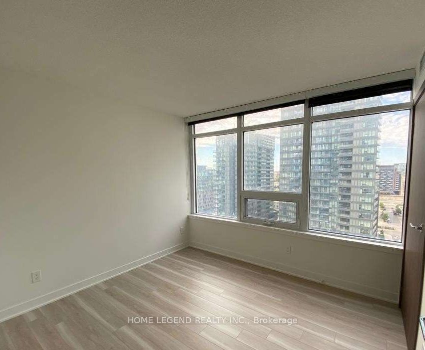 17 Bathurst Street 710, Toronto, ON M5V 0N1 photo 4