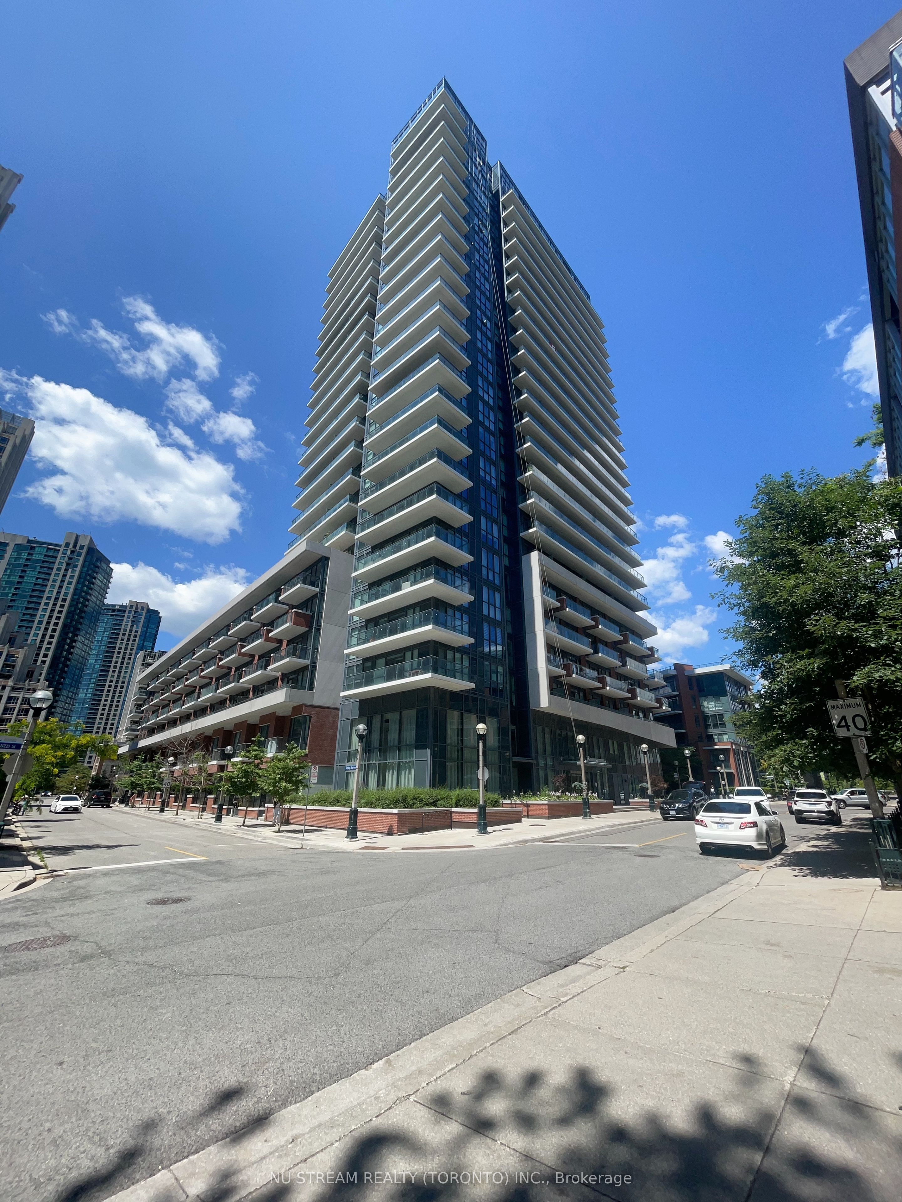 38 Iannuzzi Street 207, Toronto, ON M5V 0S2 photo 2