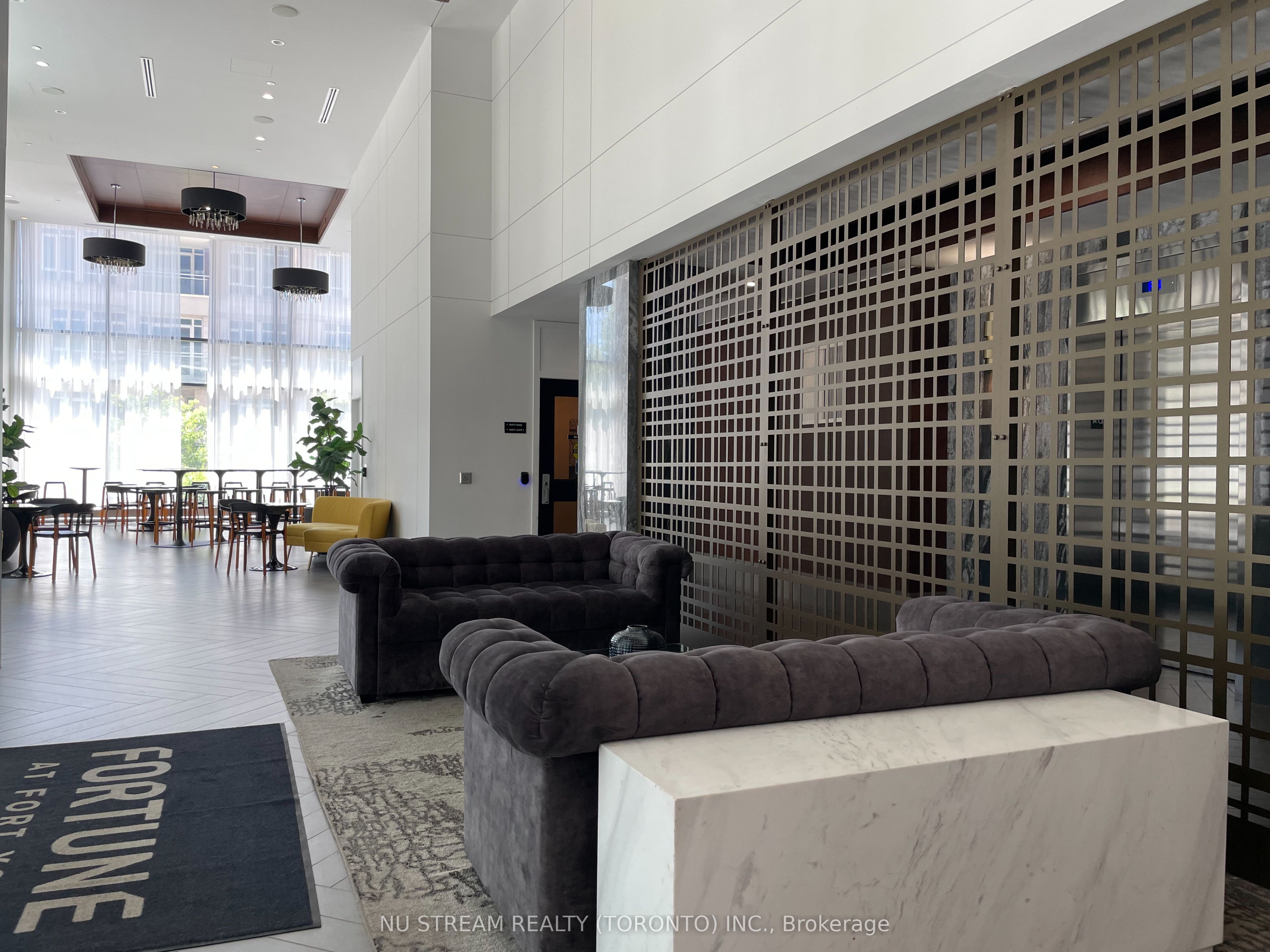 38 Iannuzzi Street 207, Toronto, ON M5V 0S2 photo 3