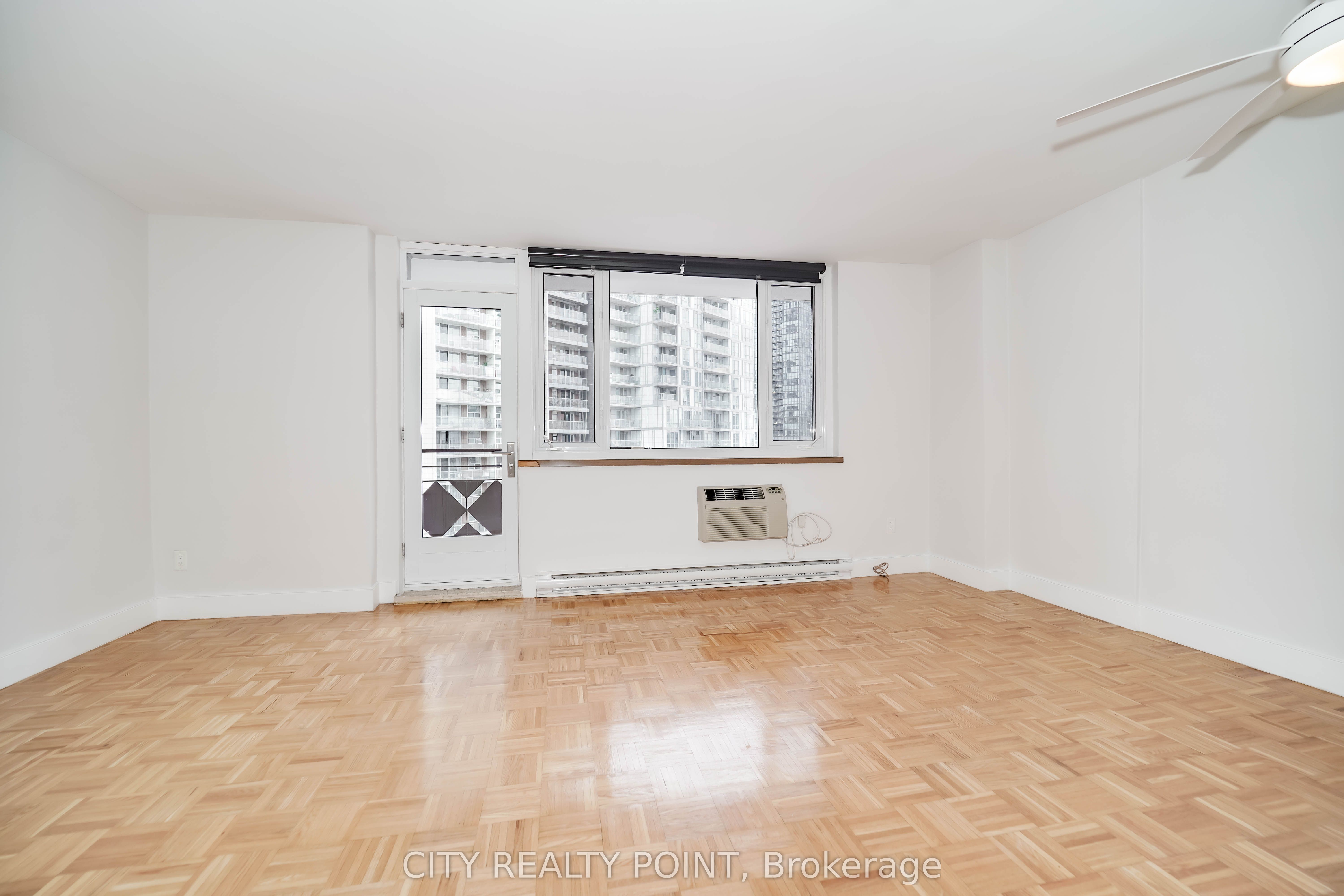 55 Isabella Street 1204, Toronto, ON M4Y 1M8 photo 3