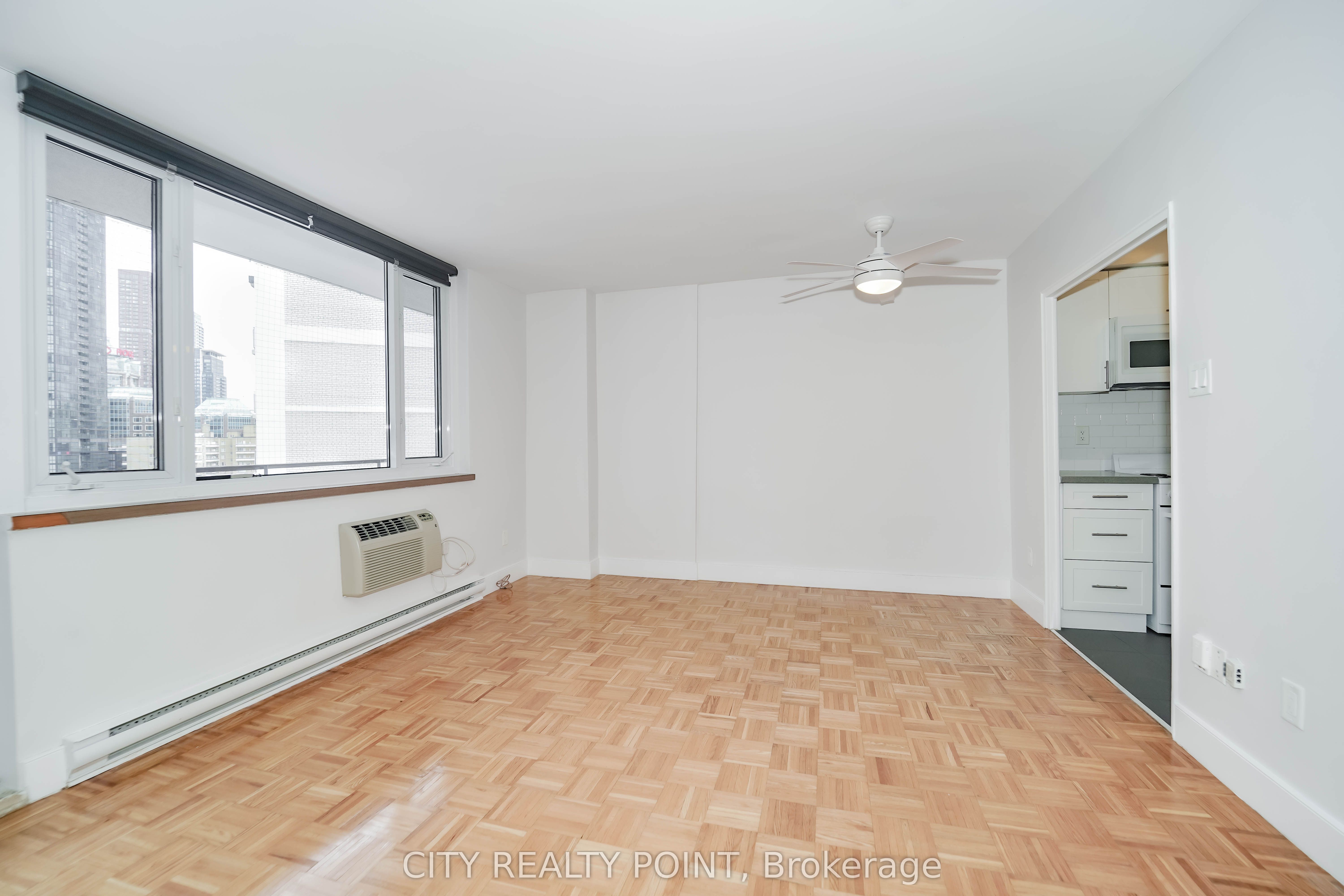 55 Isabella Street 1204, Toronto, ON M4Y 1M8 photo 4