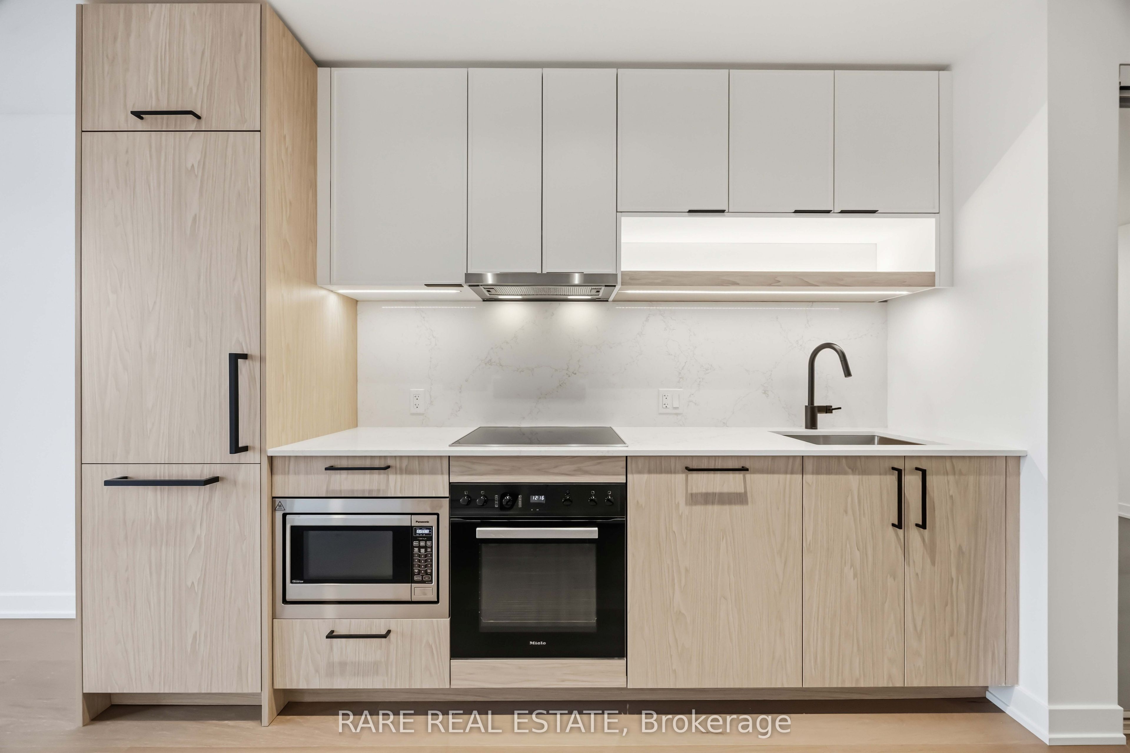 91 Montclair Avenue 1007, Toronto, ON M5P 0B1 photo 2