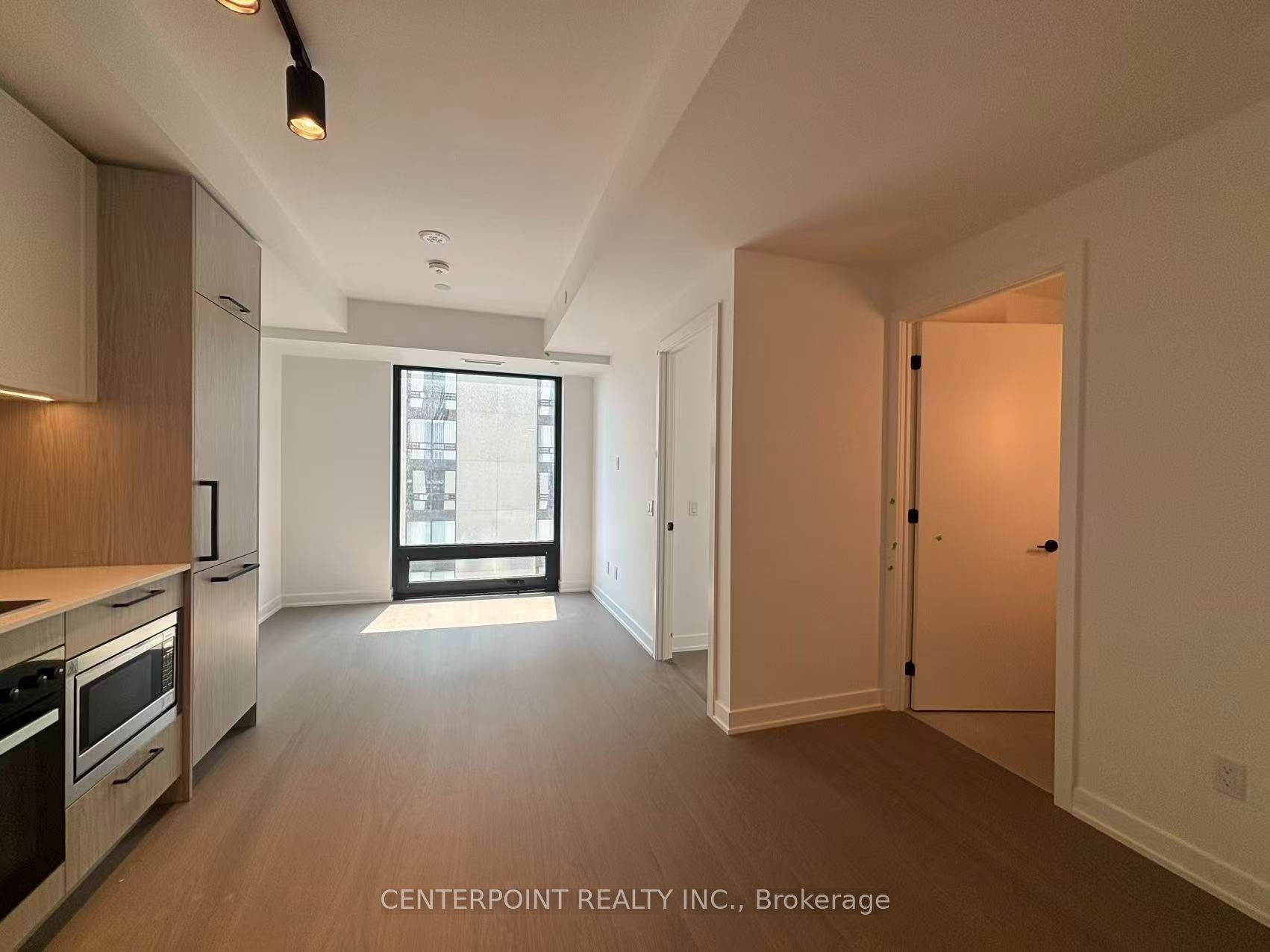 89 Montclair Avenue 1522, Toronto, ON M5P 0A9 photo 3