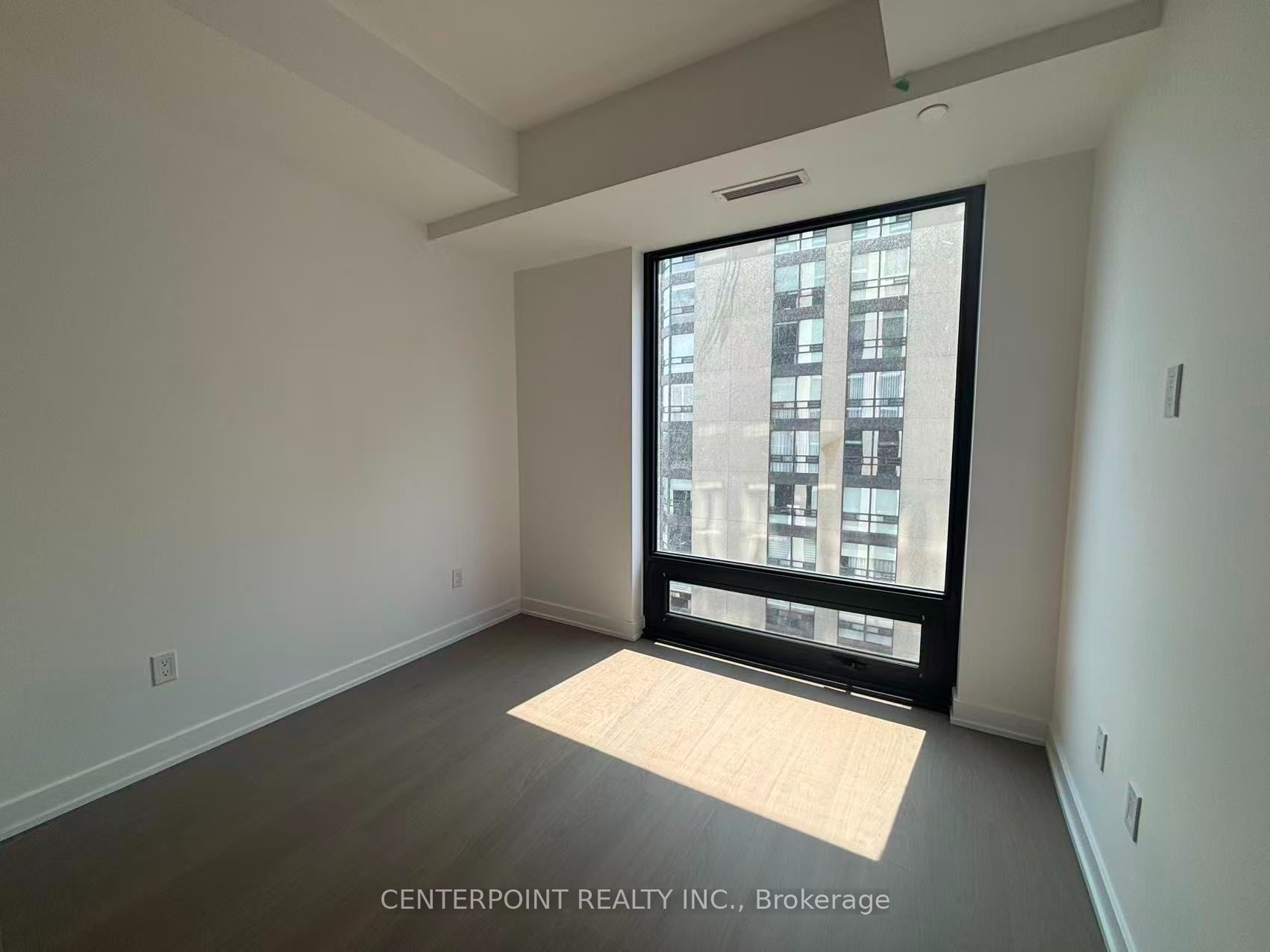 89 Montclair Avenue 1522, Toronto, ON M5P 0A9 photo 4