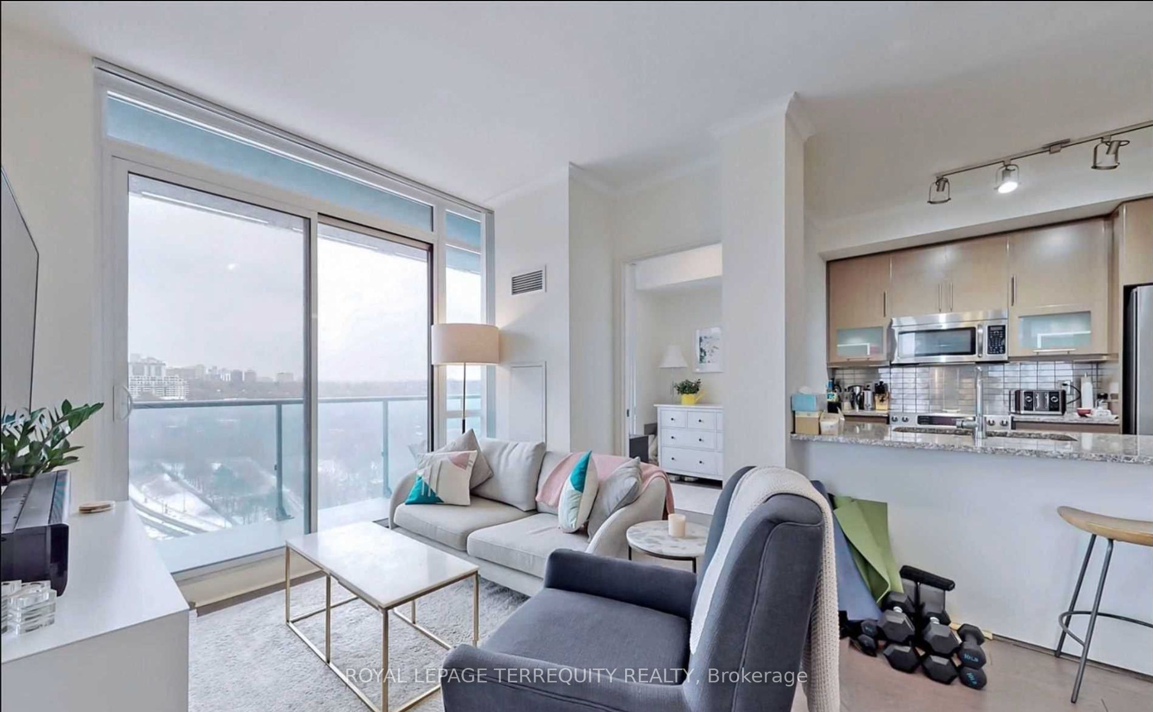 825 Church Street 1502, Toronto, ON M4W 3Z4 photo 3