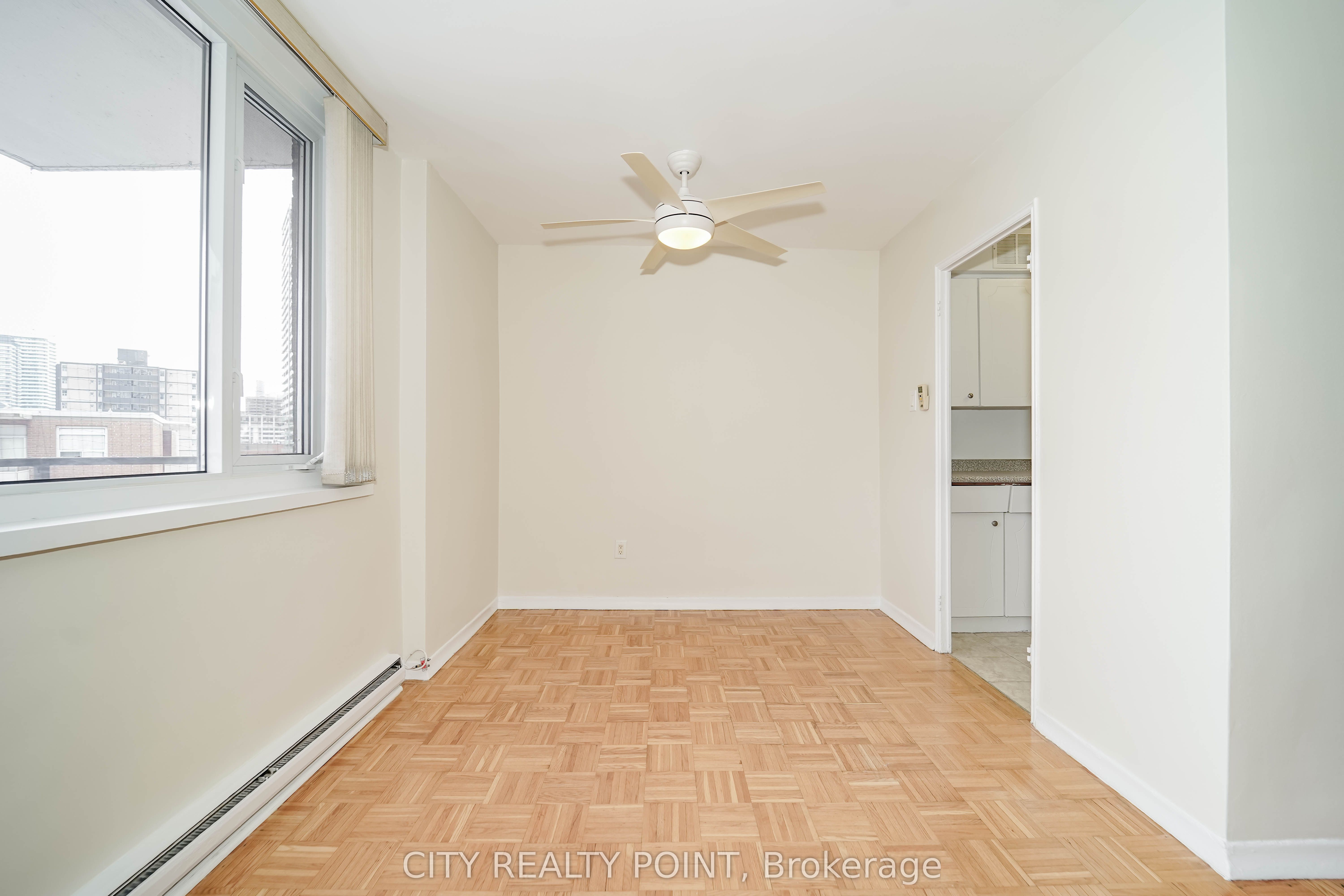 55 Isabella Street 906, Toronto, ON M4Y 1M8 photo 3
