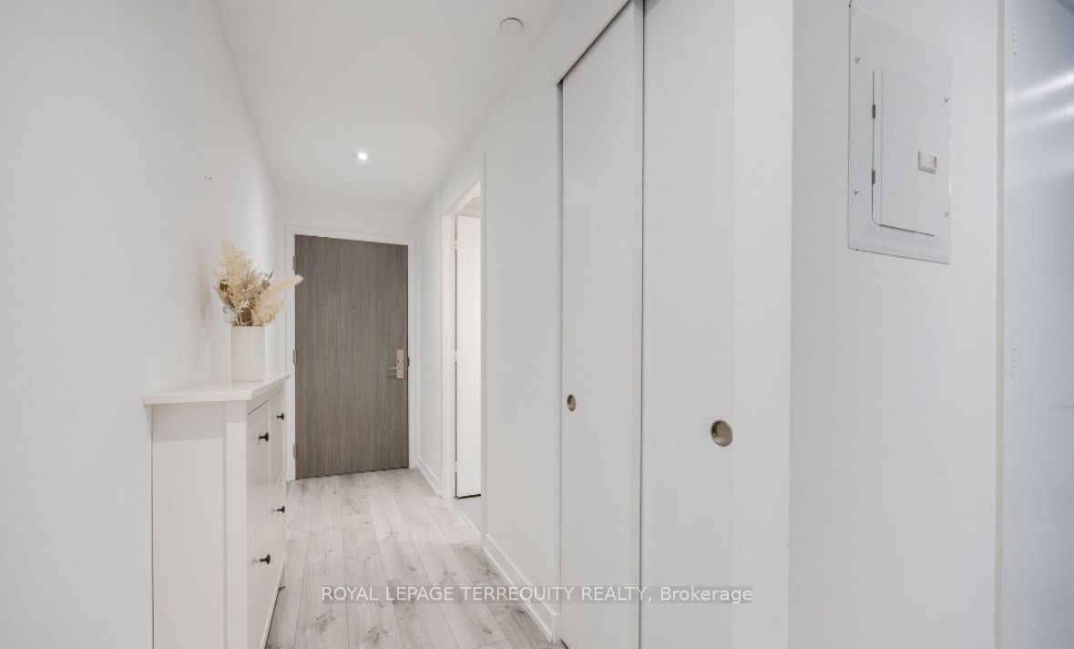161 Roehampton Avenue 330, Toronto, ON M4P 0C8 photo 4