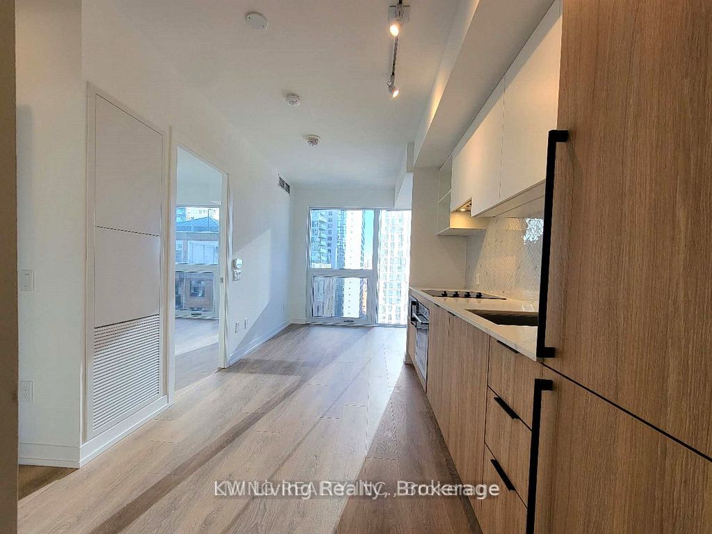 82 Dalhousie Street 1801, Toronto, ON M5B 1Y7 photo 4