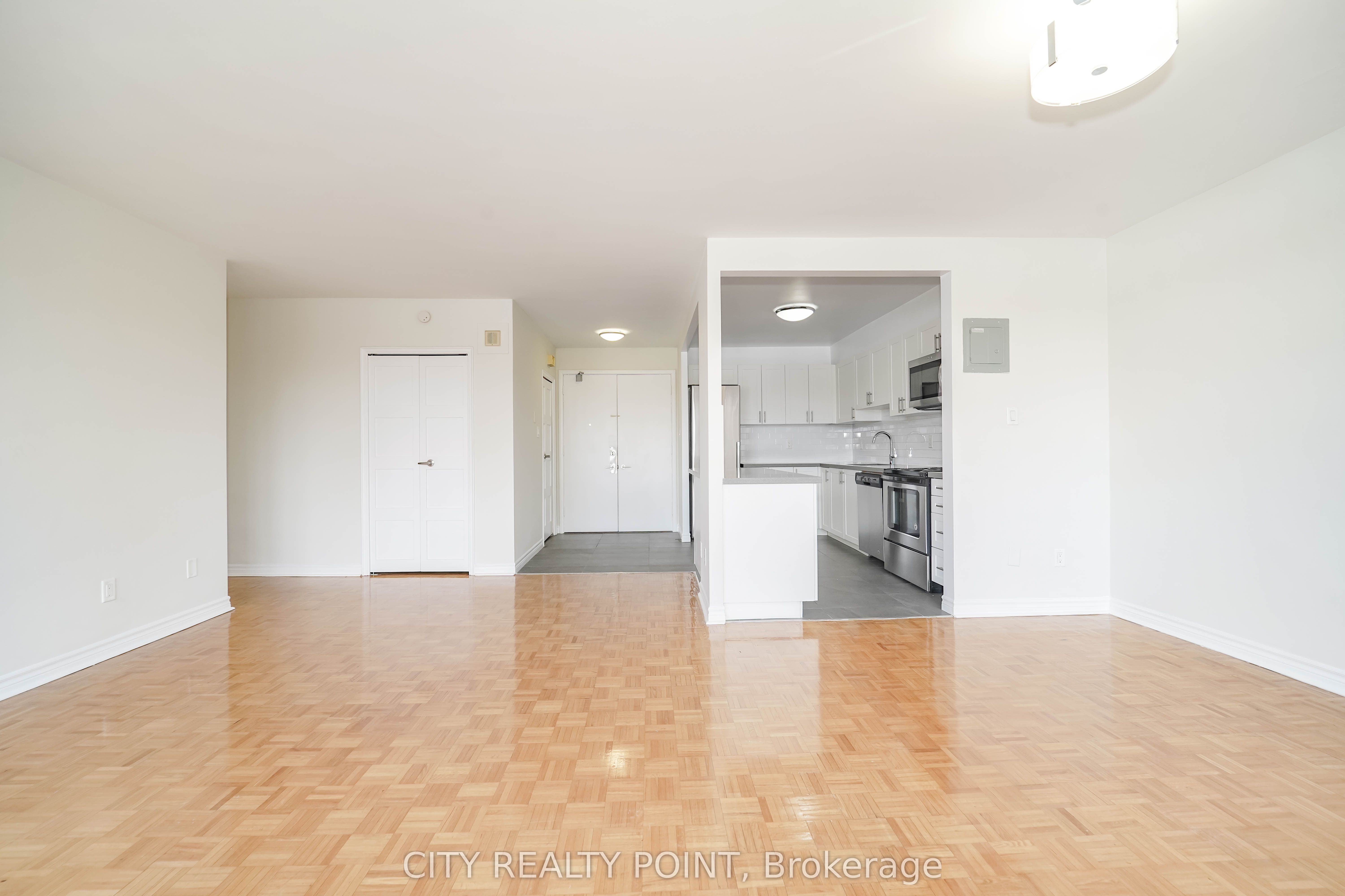10 Shallmar Boulevard 510, Toronto, ON M5N 1J4 photo 3