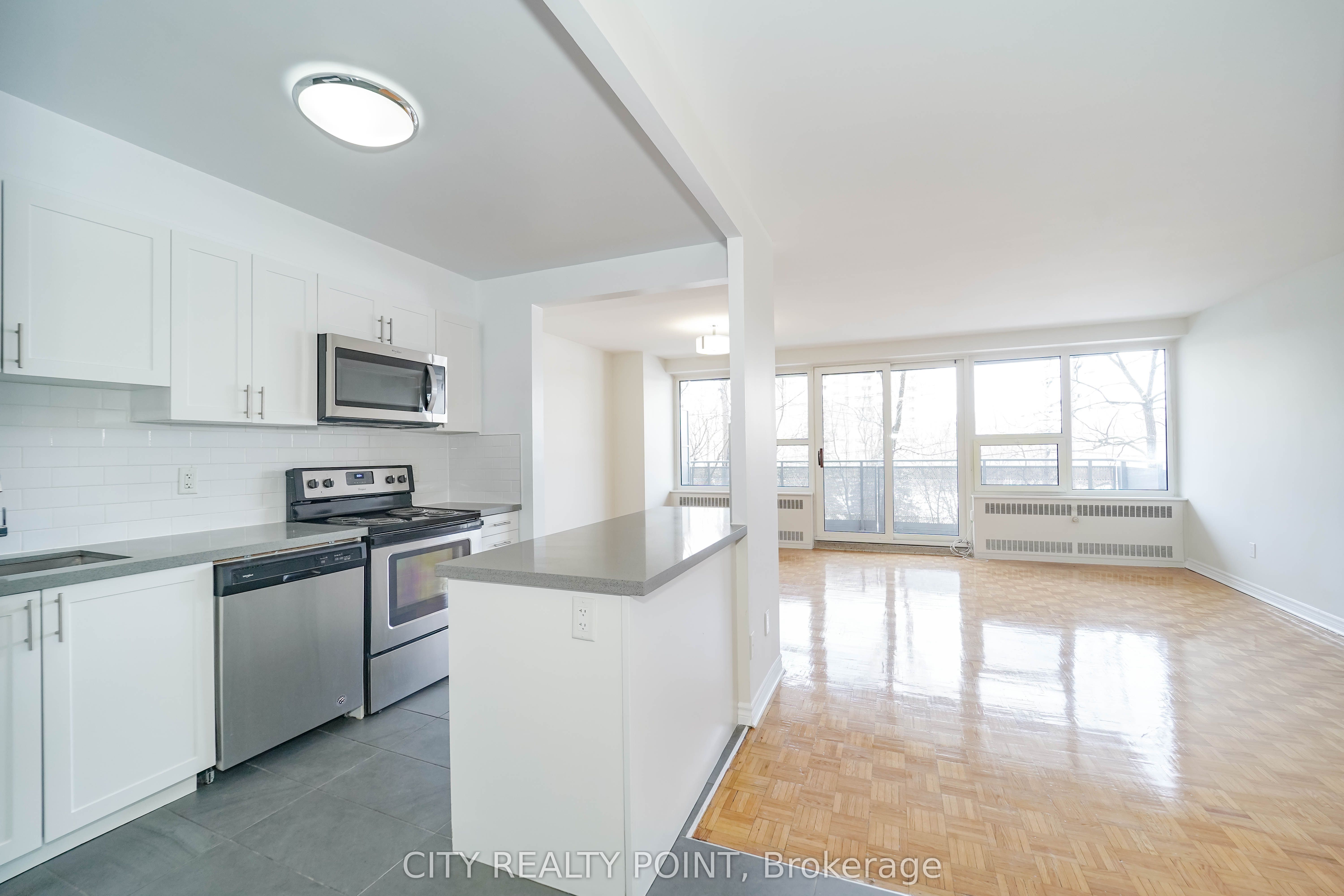 10 Shallmar Boulevard 202, Toronto, ON M5N 1J4 photo 2