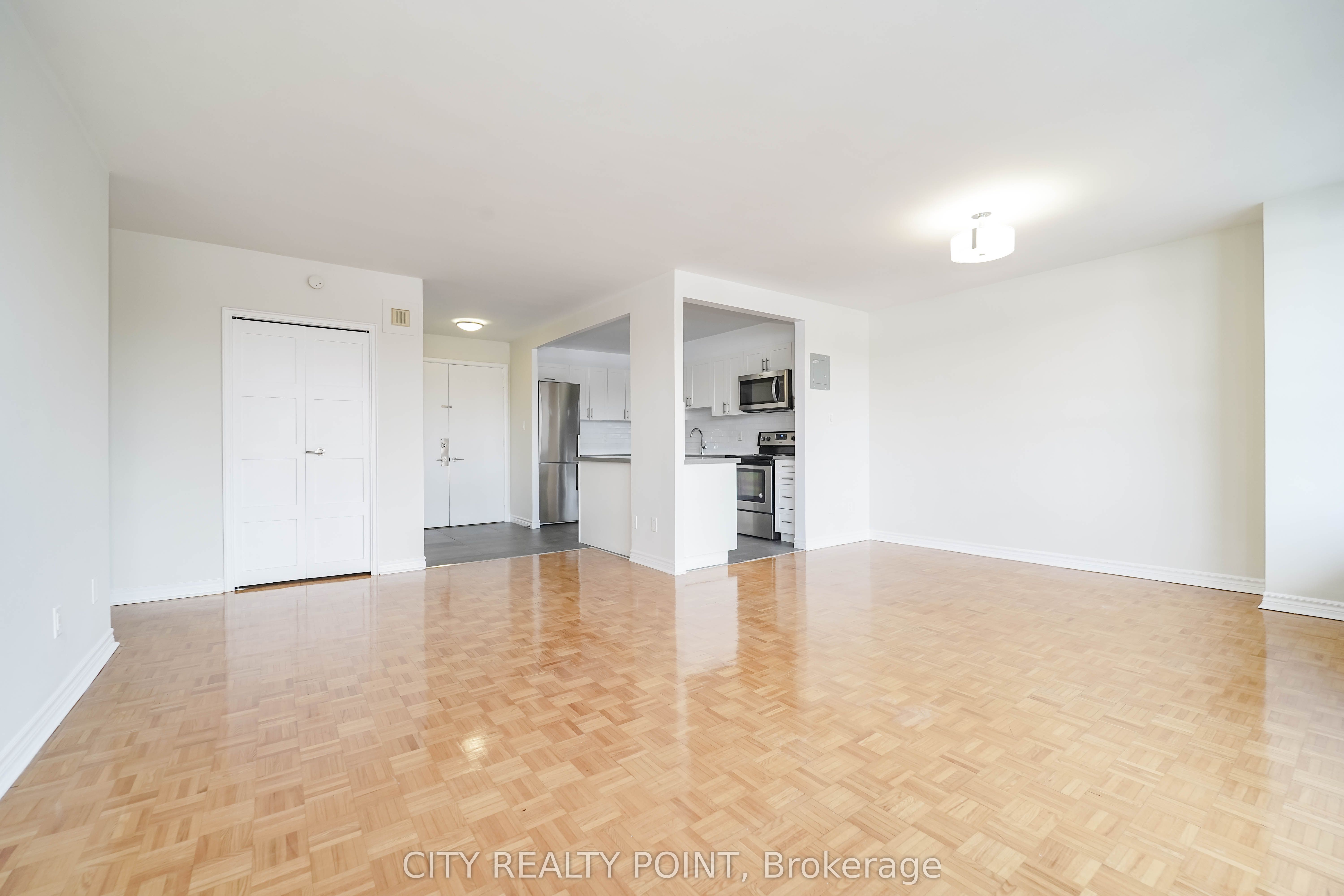 10 Shallmar Boulevard 202, Toronto, ON M5N 1J4 photo 4