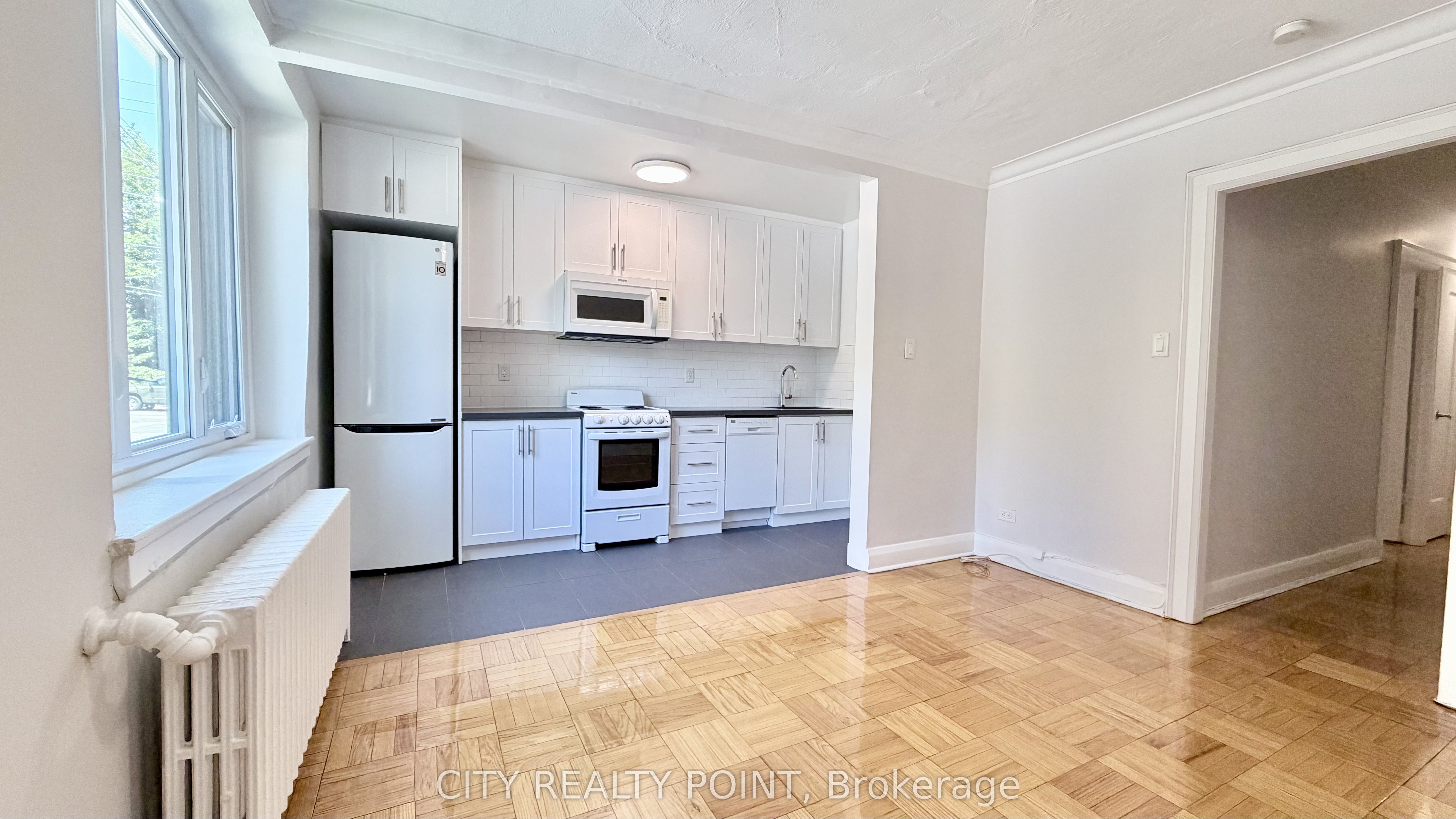 396 Avenue Road 218, Toronto, ON M4V 2H4
