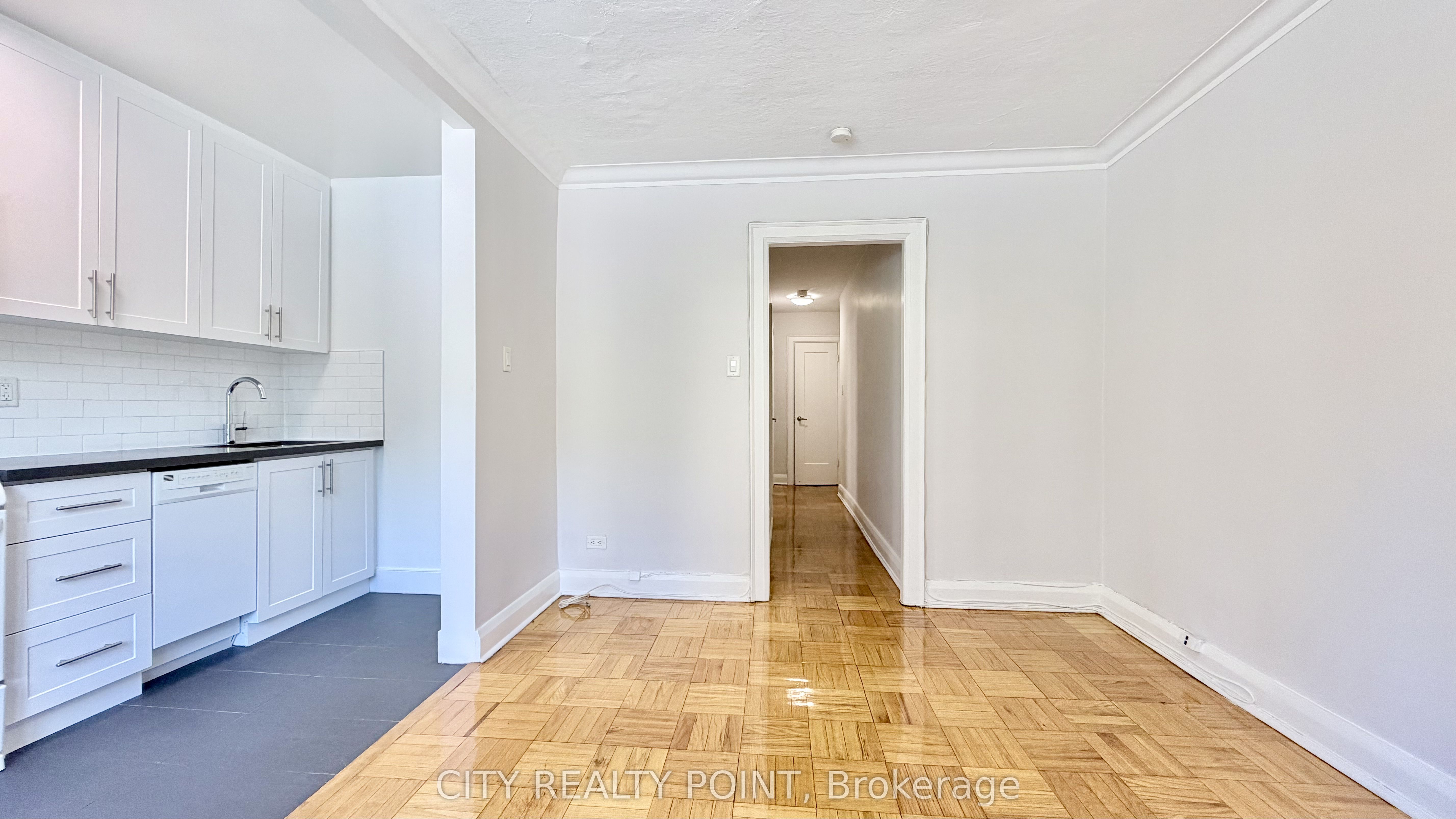 396 Avenue Road 218, Toronto, ON M4V 2H4 photo 4