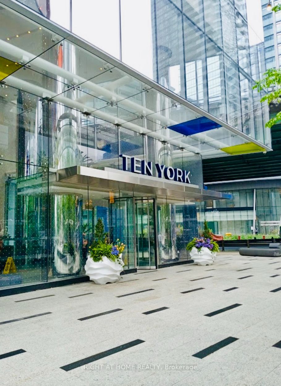 10 York Street 3213, Toronto, ON M5J 0E1 photo 3