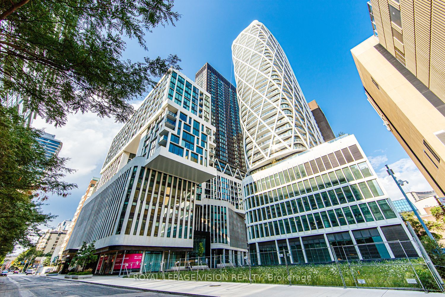121 St Patrick Street 1121, Toronto, ON M5T 0B8