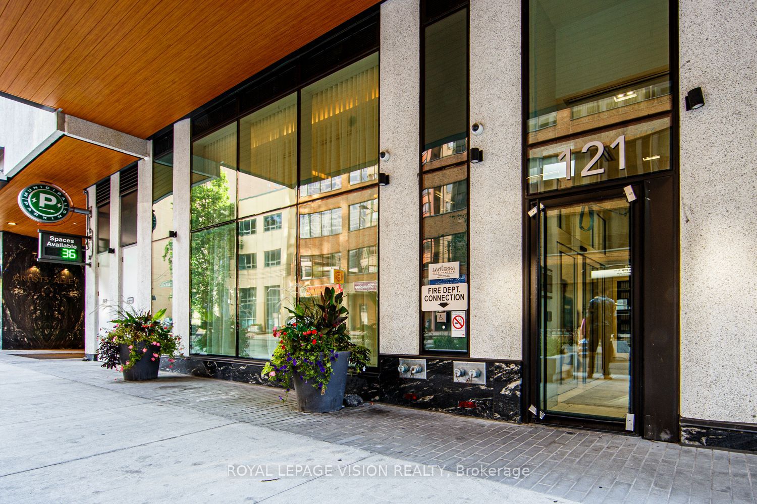 121 St Patrick Street 1121, Toronto, ON M5T 0B8 photo 2